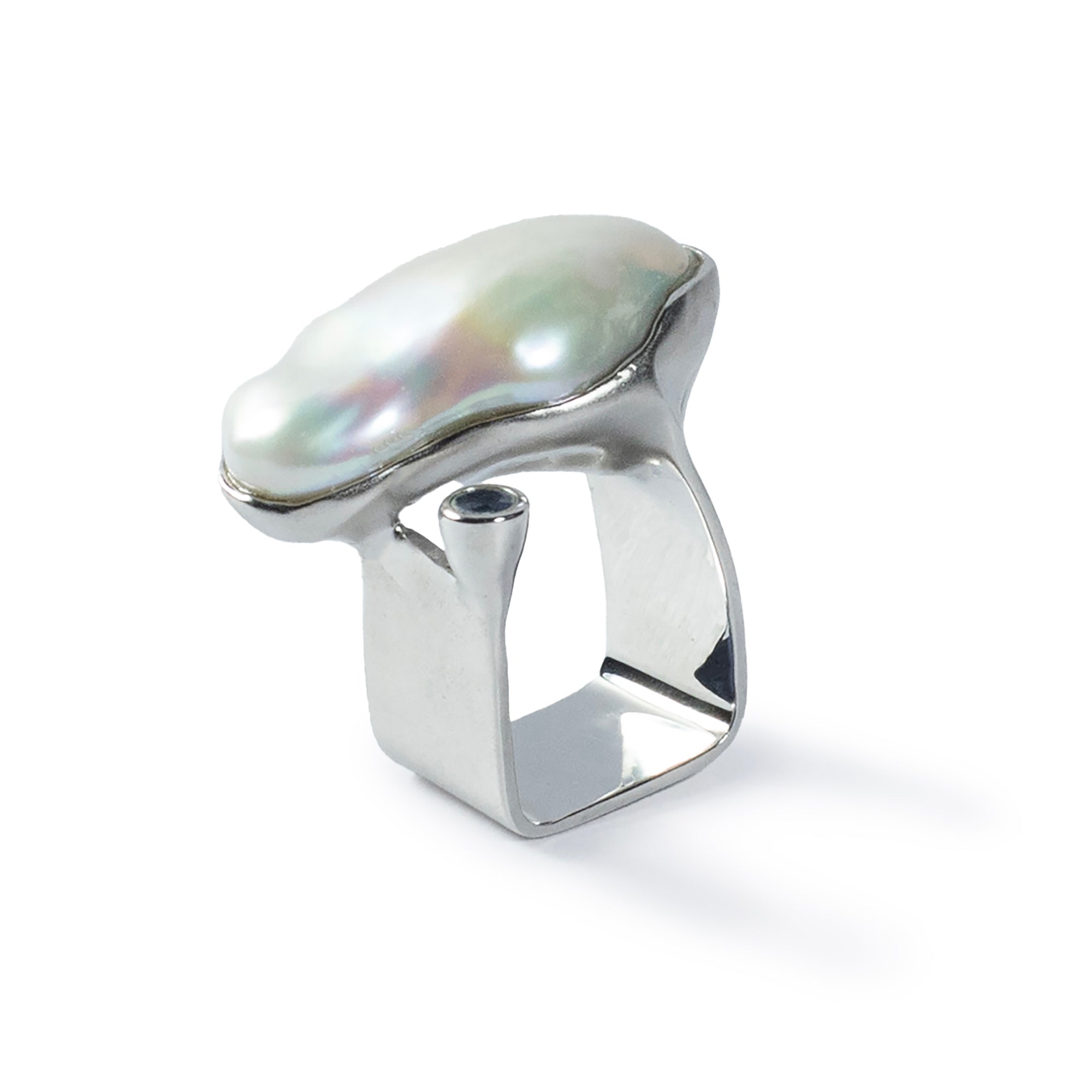Limpio Pearl and Sapphire Ring