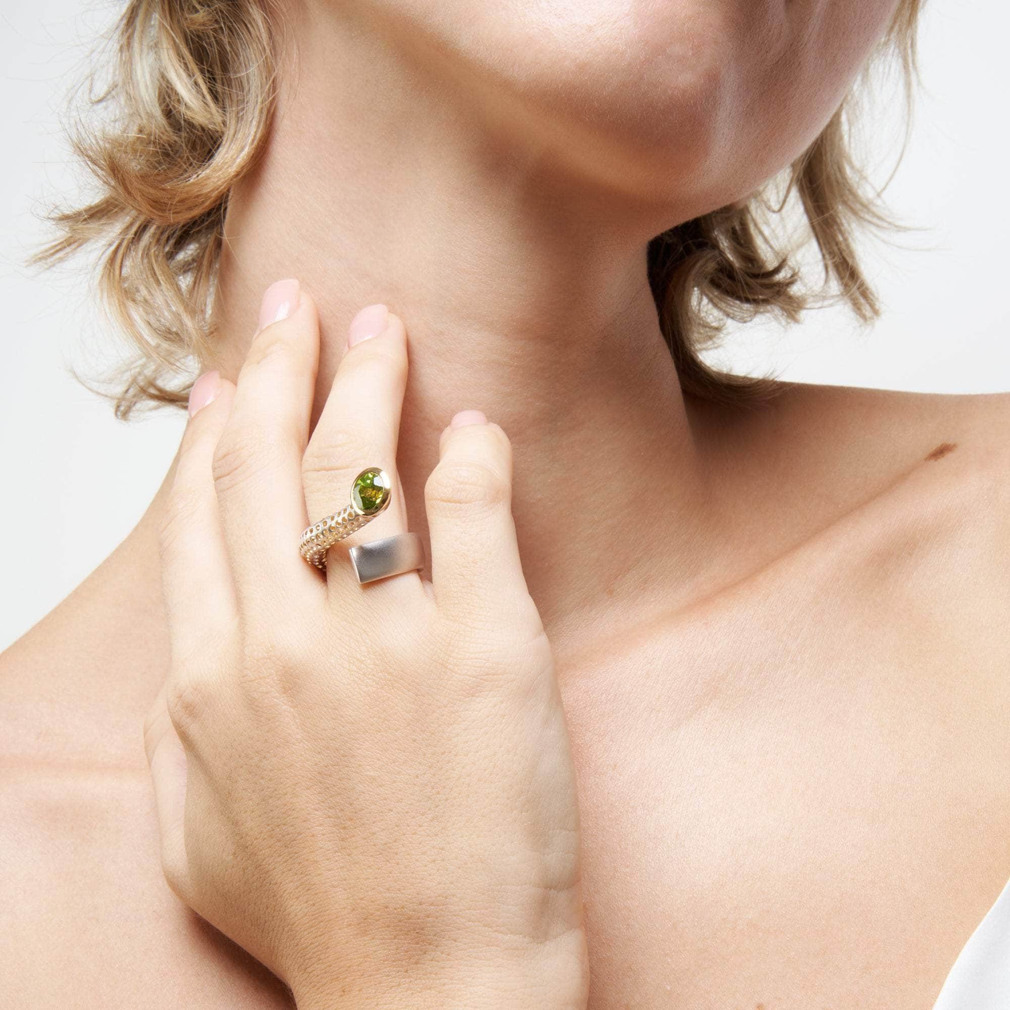 Vibrante Peridot Ring GERMAN KABIRSKI