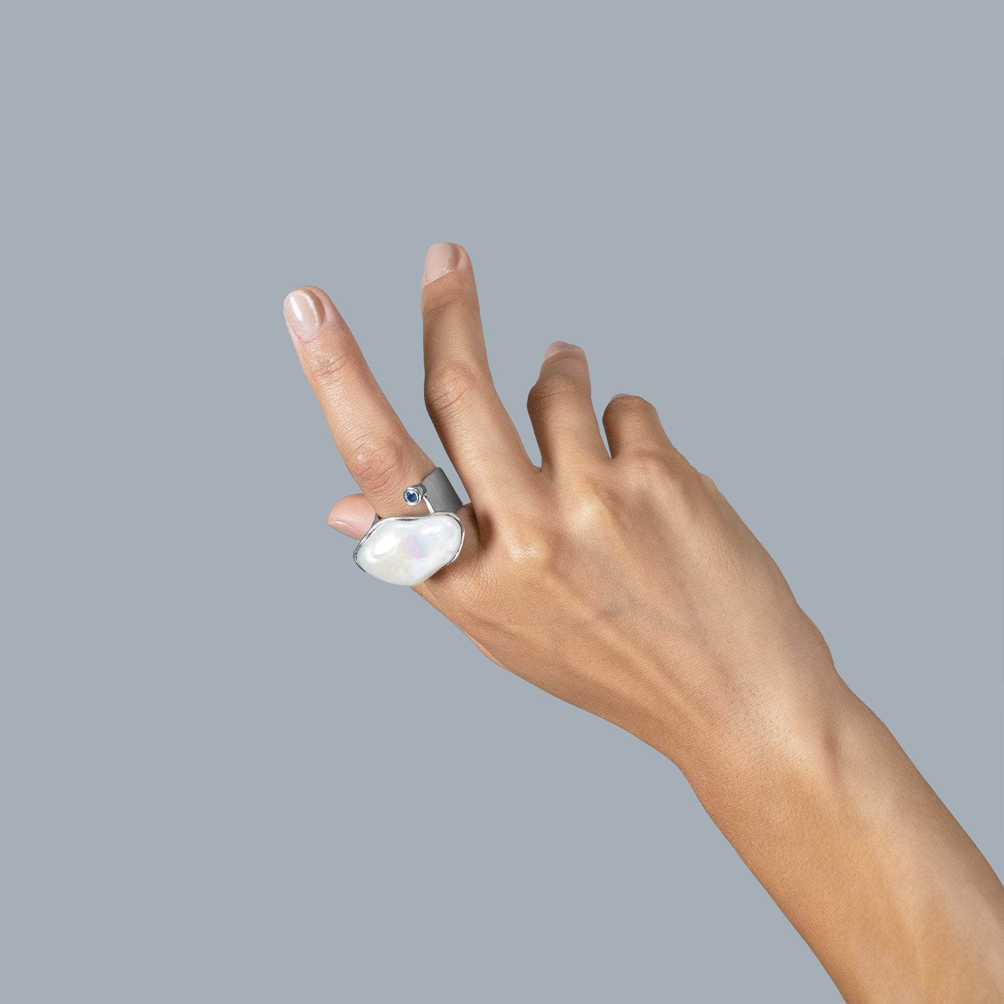 Limpio Pearl and Sapphire Ring