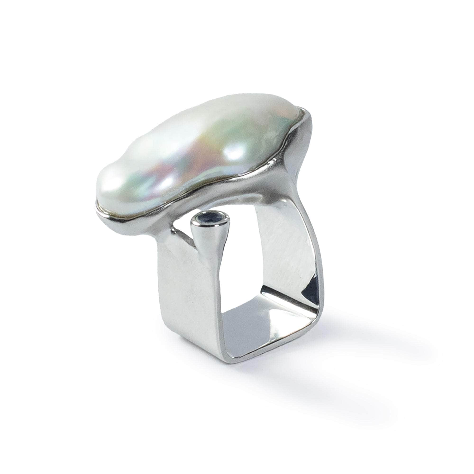 Limpio Pearl and Sapphire Ring