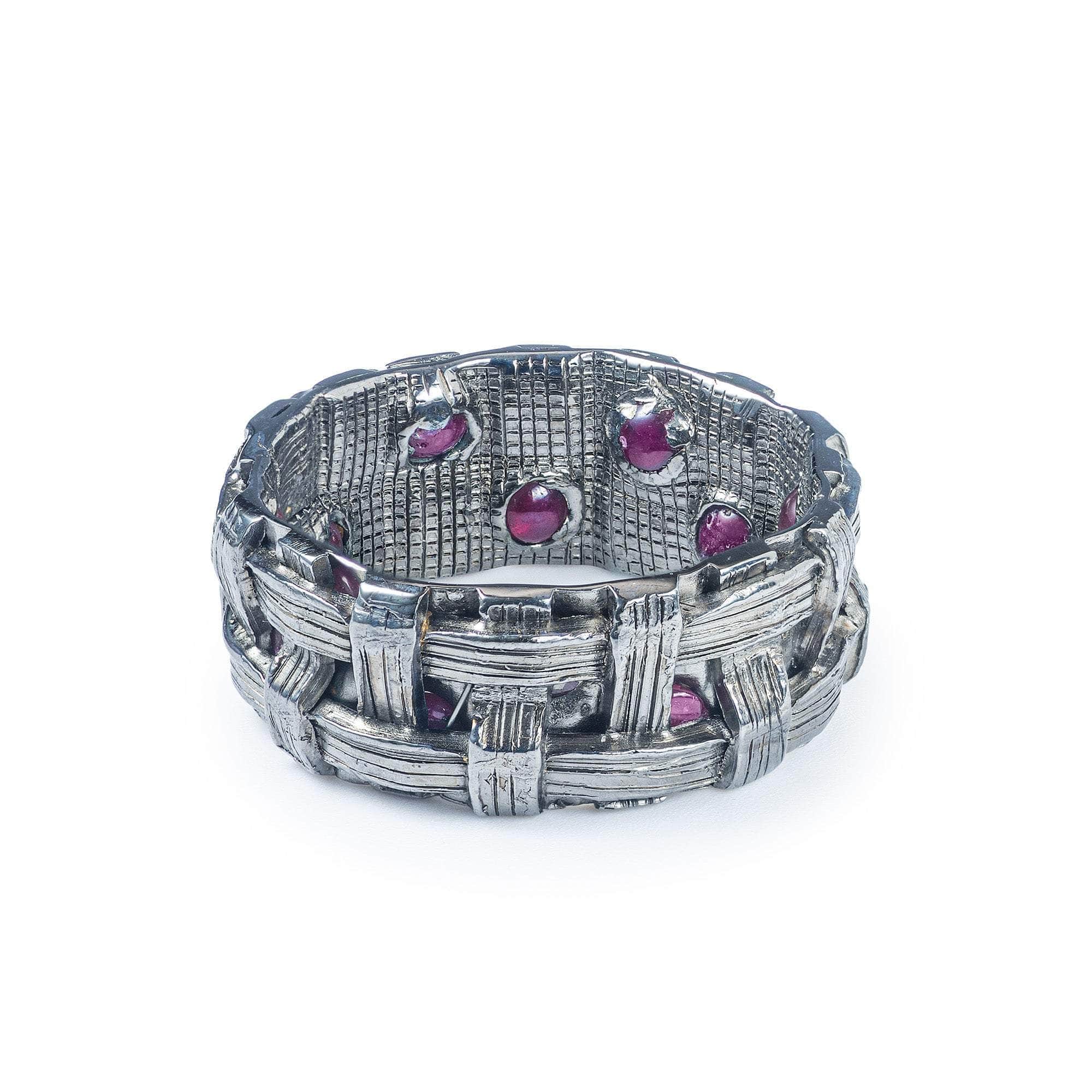 Xaws 925 Sterling Silver Egoist Ring with Natural Cabochon Ruby Inside