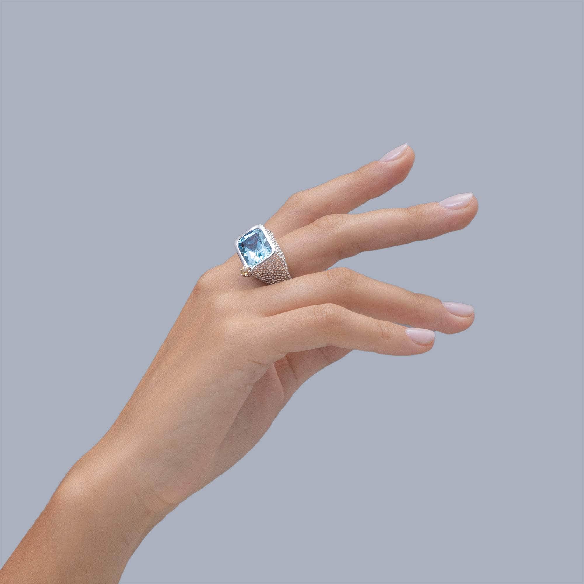 Iota Textured 925 Silver Ring with Octagon-Cut Blue Topaz & Yellow Sapphire