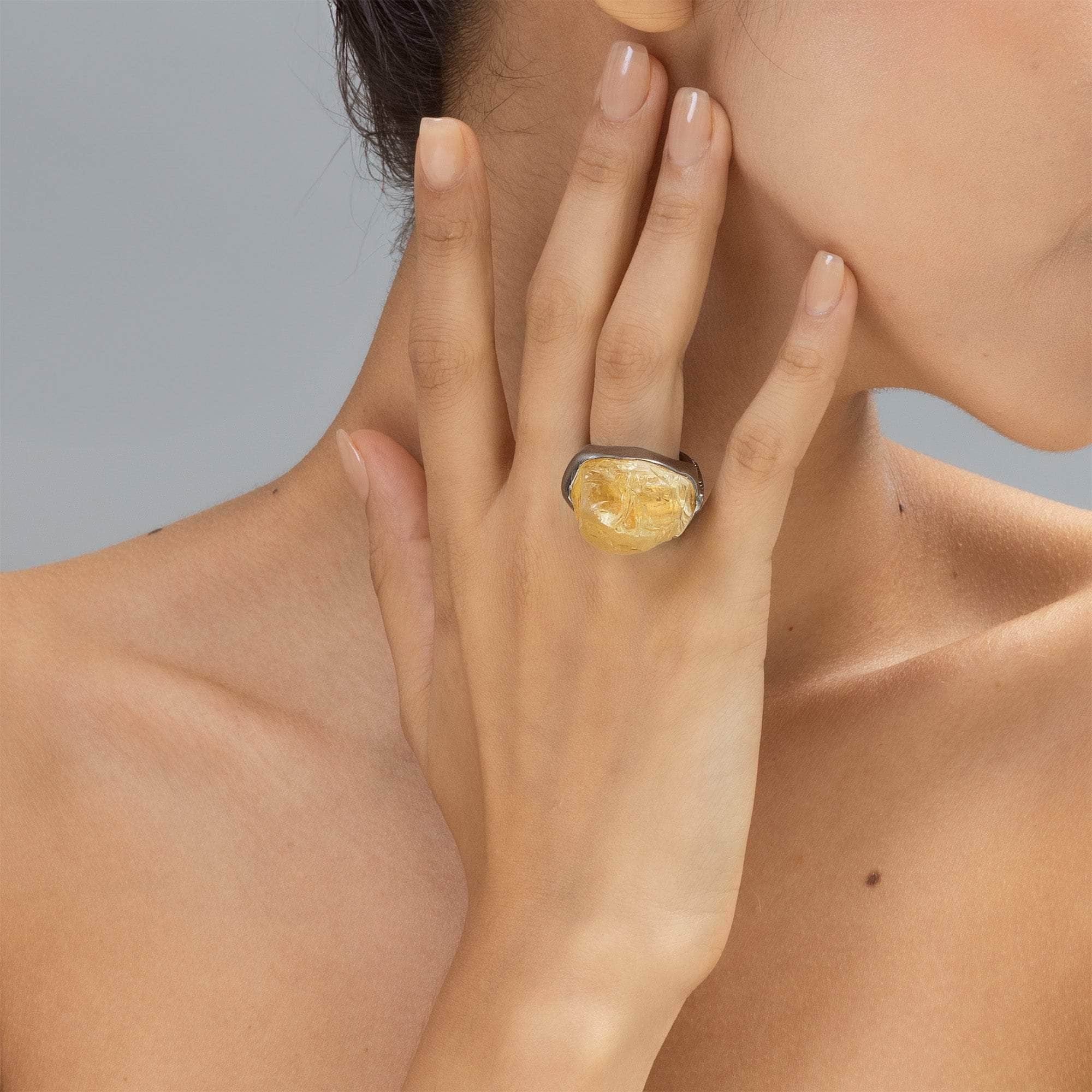 Mond Handcrafted Singular 925 Silver Ring with Rough Lemon Quartz & Sapphire