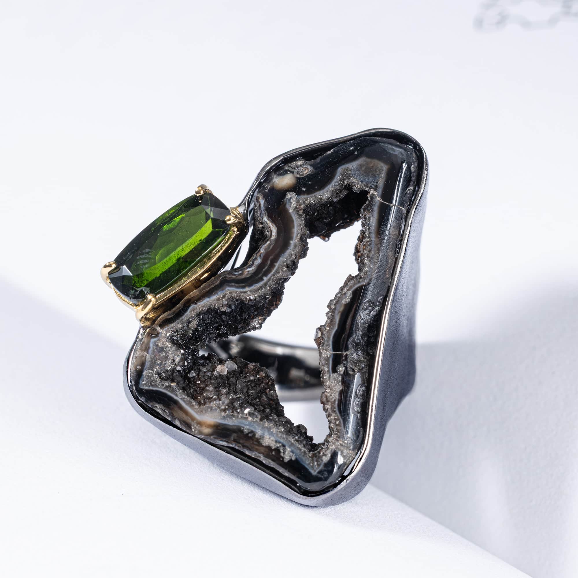 Pontus Singular Edition Silver Ring with Brown Agate Slice and Chrome Diopside