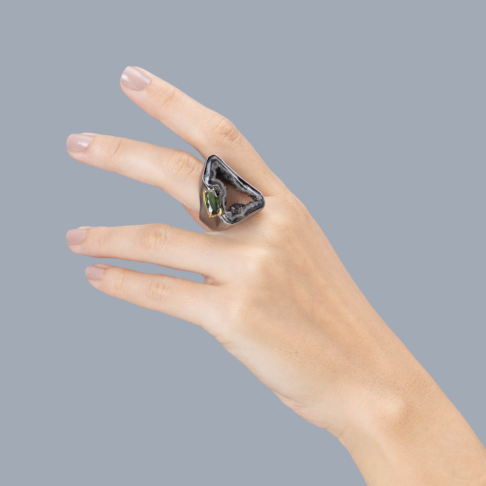 Pontus Singular Edition Silver Ring with Brown Agate Slice and Chrome Diopside