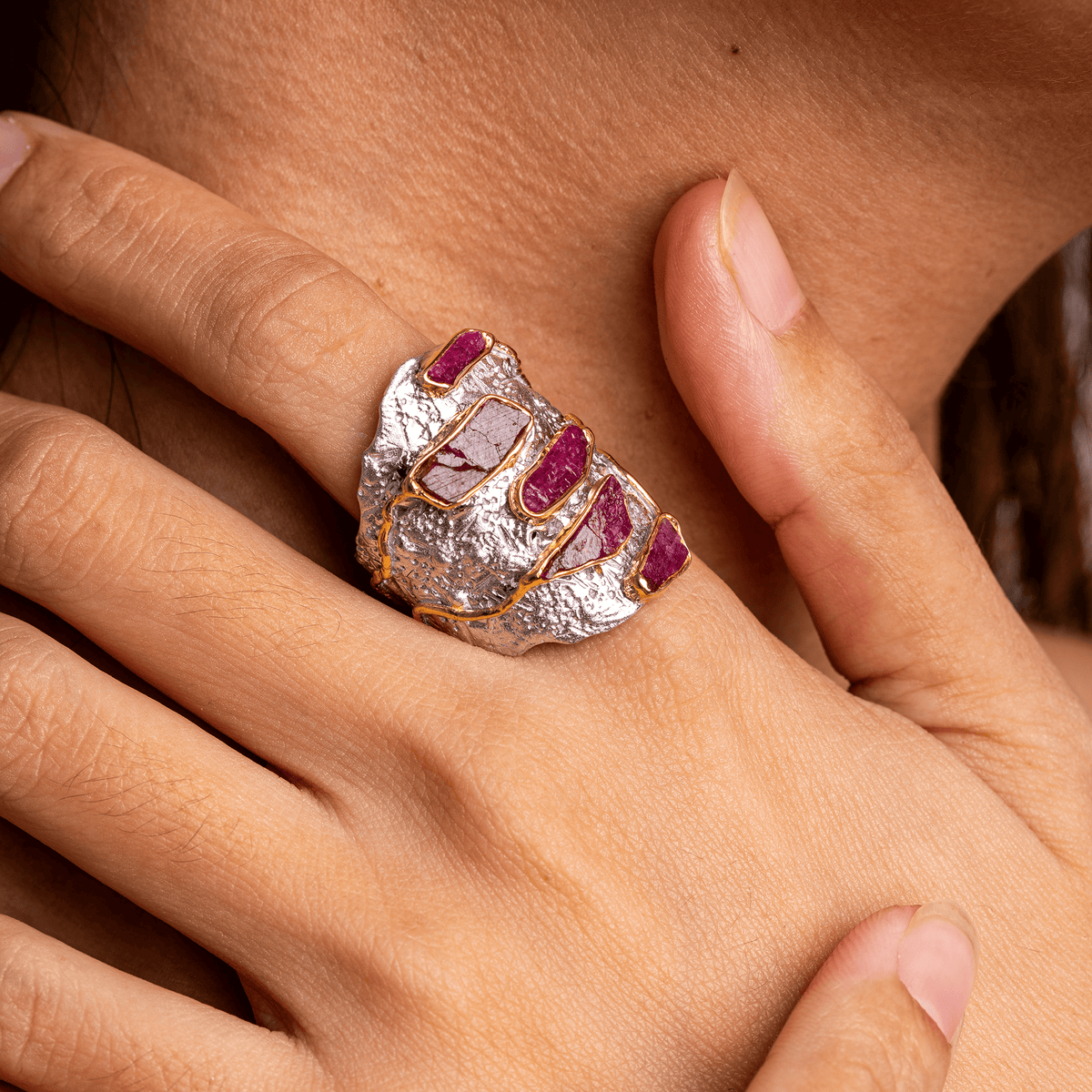 Omma Singular Edition Wide Band Natural Rough Ruby Silver Ring