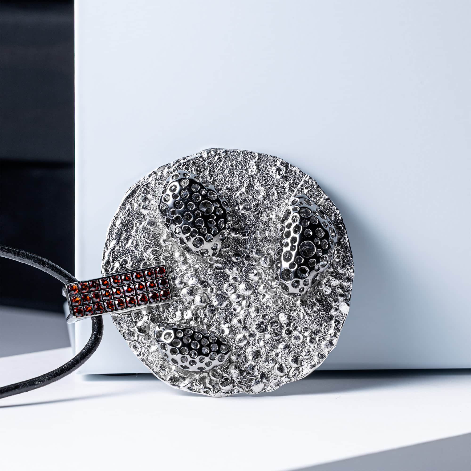 Niam Singular Sterling Silver Pendant With Natural Garnets