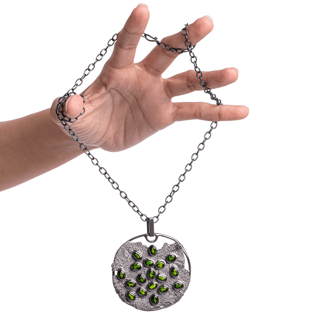Nazar Singular Edition Natural Oval Cut Chrome Diopside Silver Disc Pendant