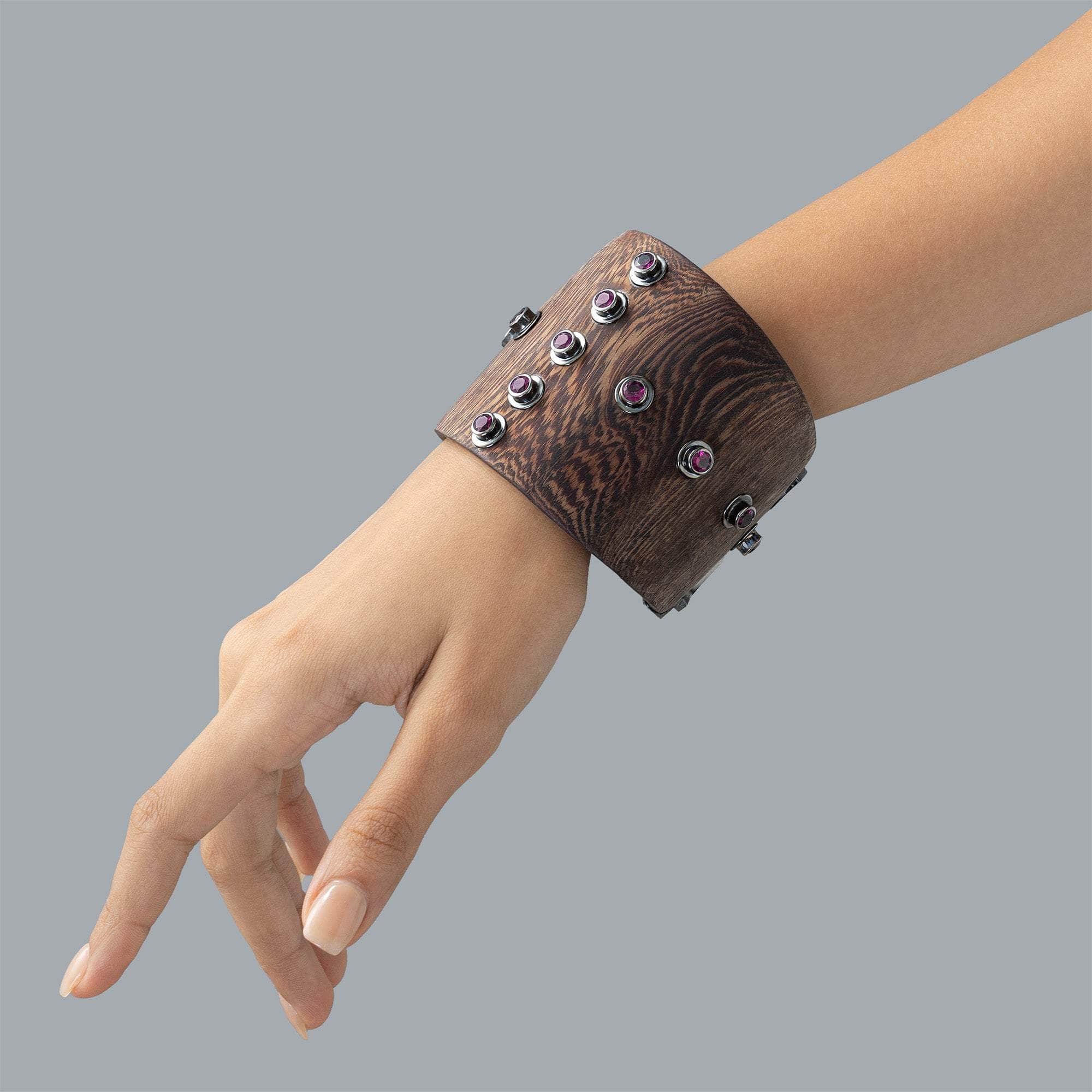 Sterope Rhodolite and Black Spinel Wooden Bracelet in 925 Sterling Silver