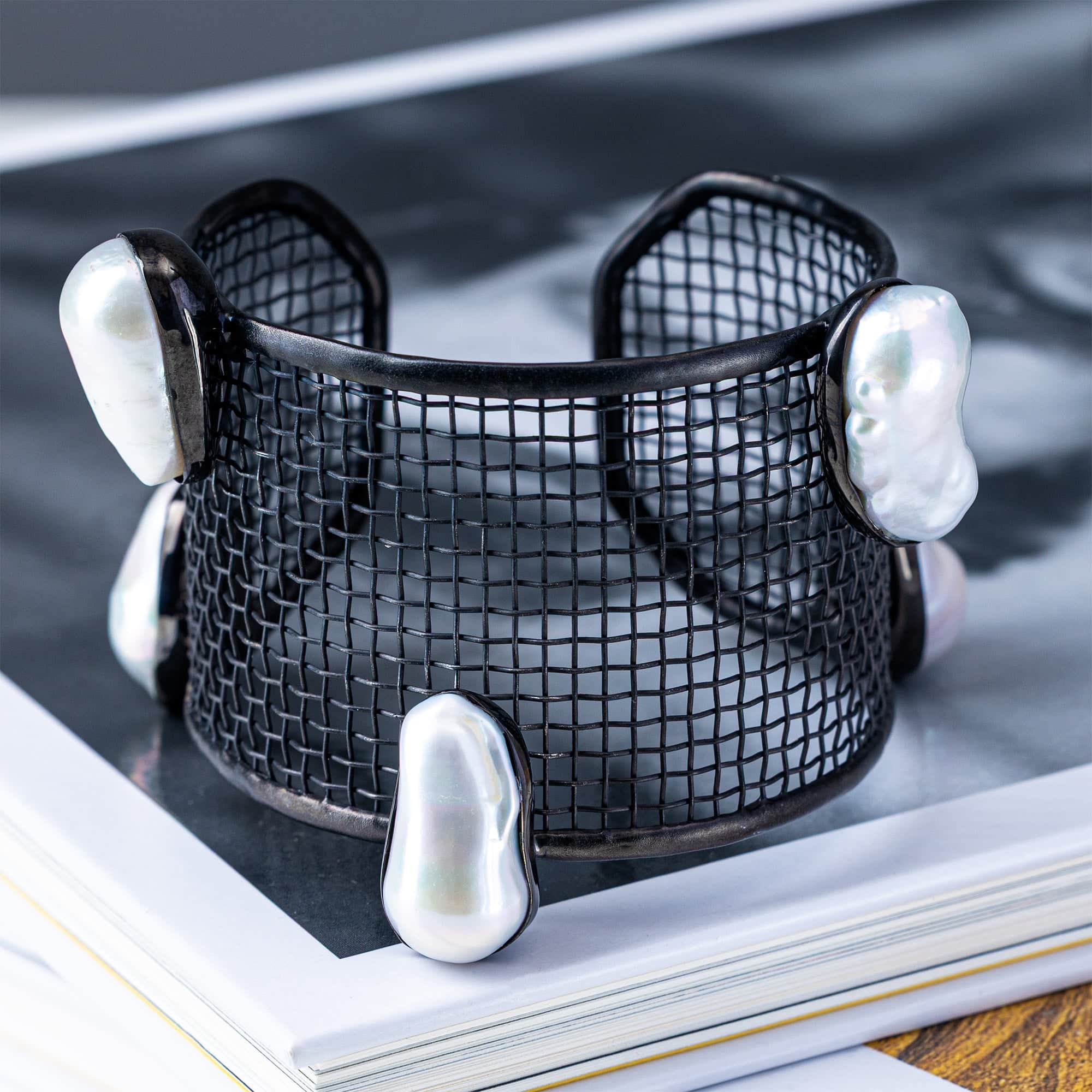 Kalon Singular Edition Titanium Mesh & Silver Bangle in Anthracite with Baroque Pearl