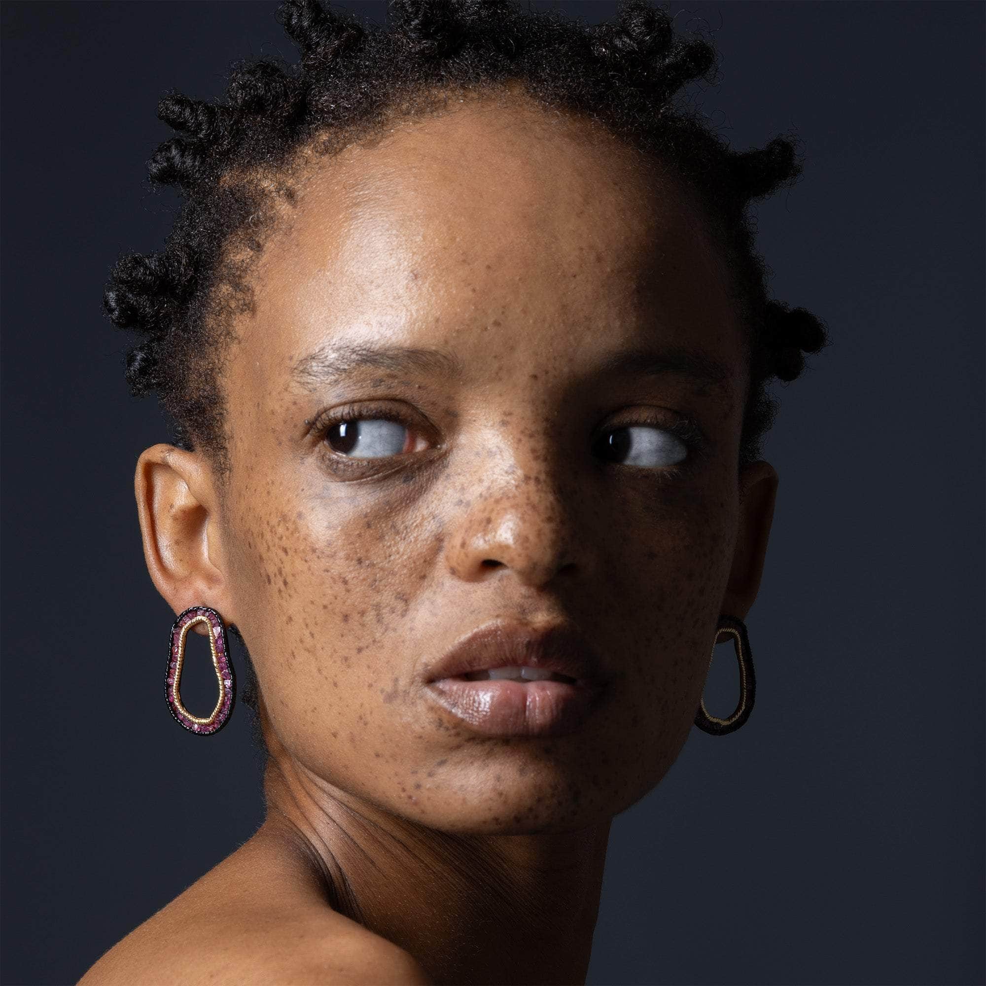 Arven Pear-Shaped Earrings in Anthracite & Gold Plated Silver with Raw Ruby