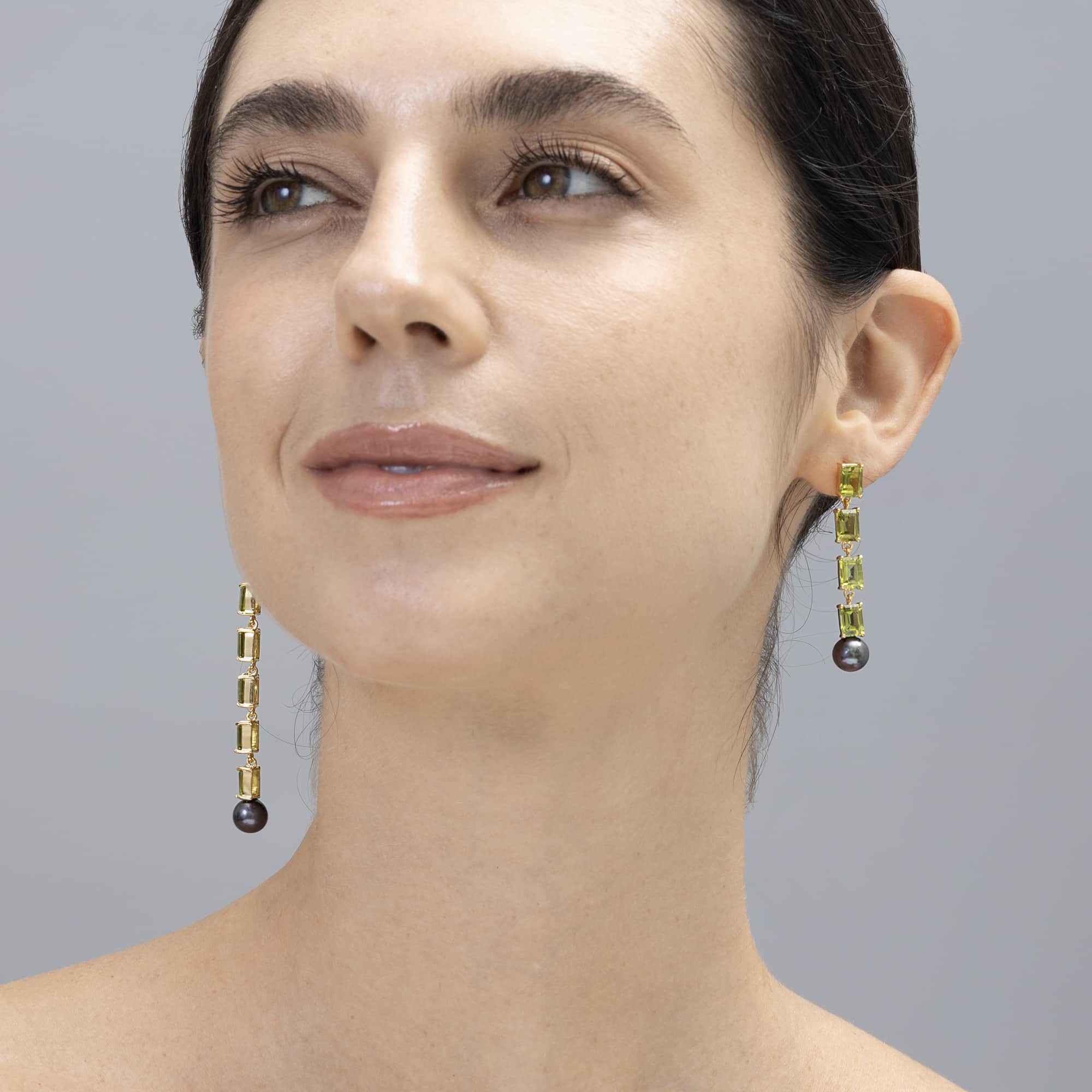Vera Asymmetric Gold-Plated Silver Earrings with Peridot & Black Pearl