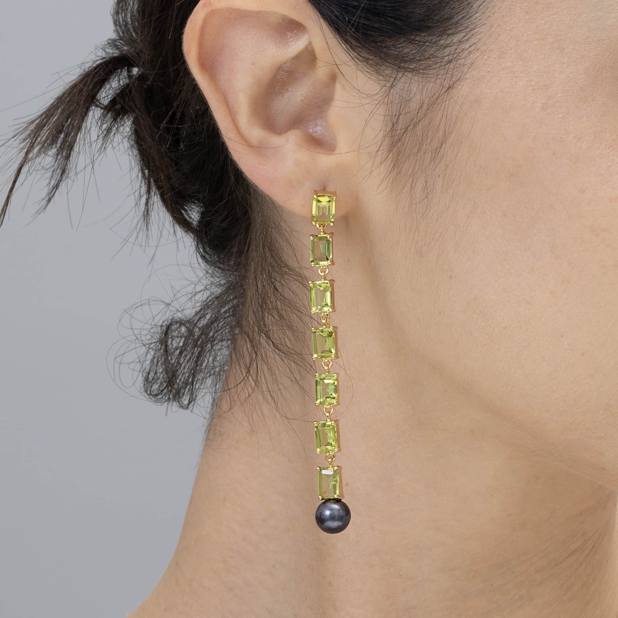 Vera Asymmetric Gold-Plated Silver Earrings with Peridot & Black Pearl