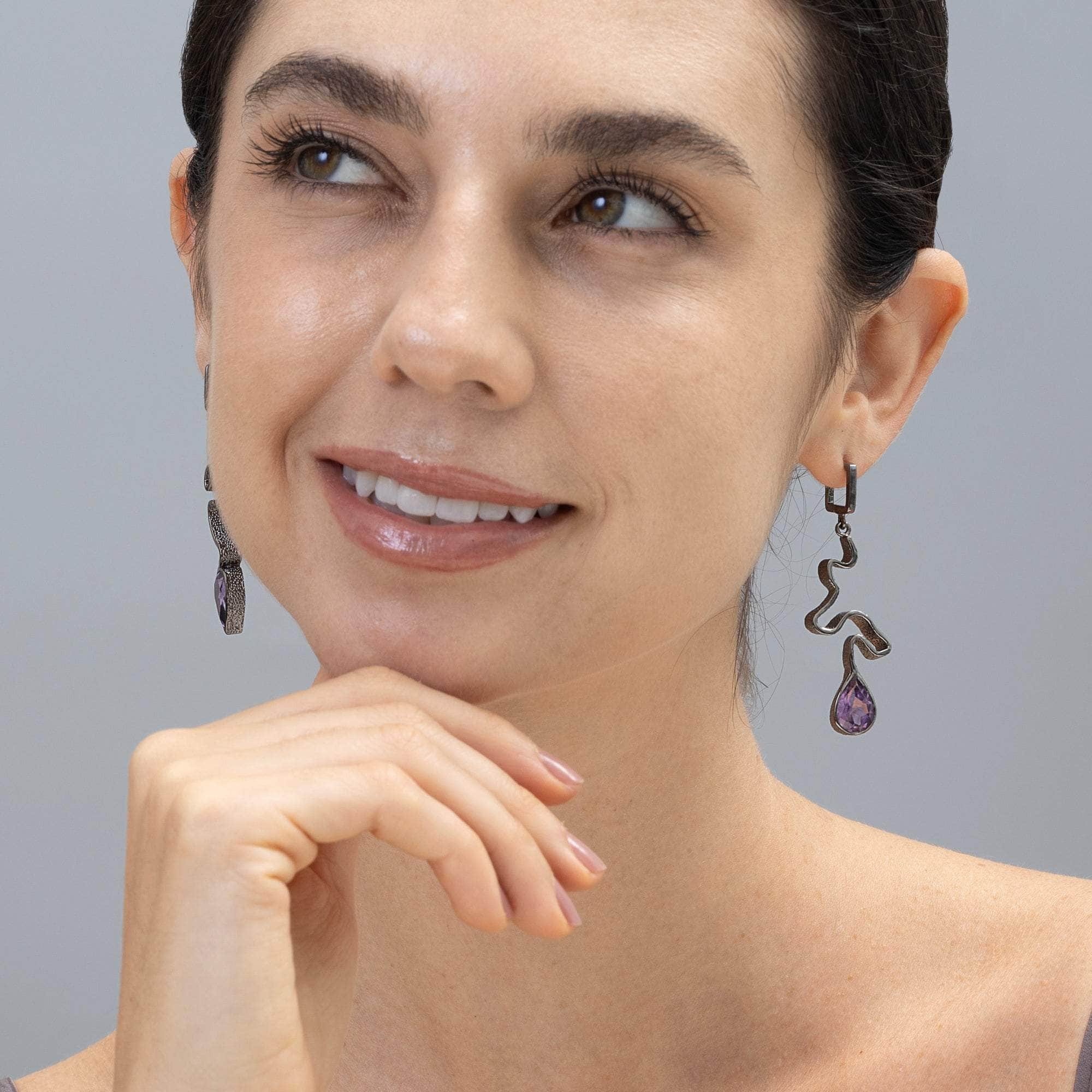 Roones Asymmetric Black Rhodium-Plated Silver Earrings with Natural Pear-cut Amethyst