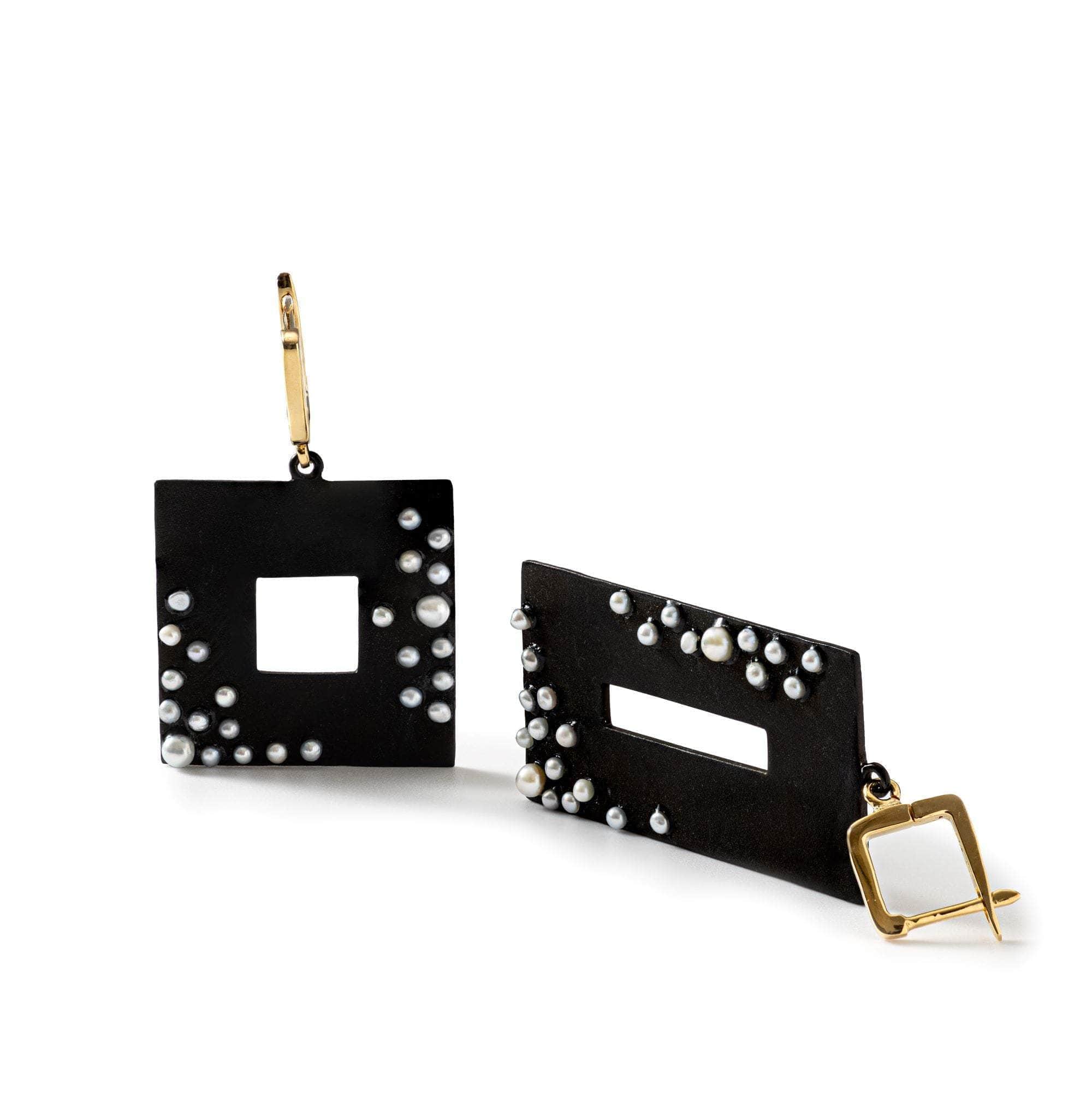 Ahti Designer High Contrast Asymmetric Earrings with Cultured MIcro Pearl in 925 Silver (Anthracite-Plated)