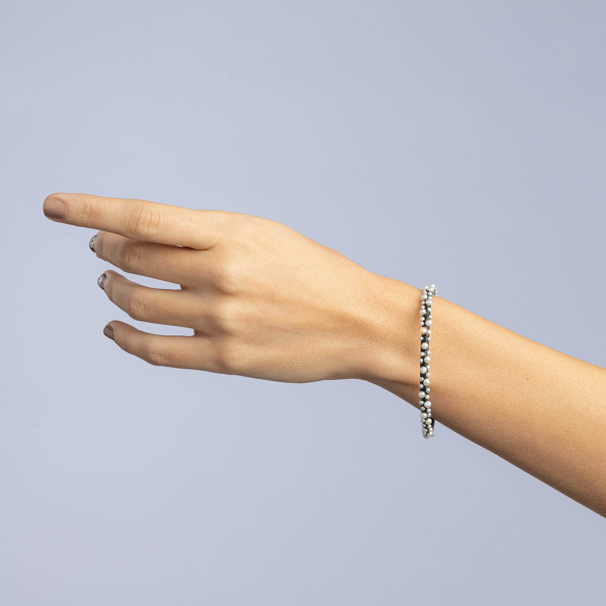 Vele Iconic High Contrast 925 Silver Bangle with Cultured Micro Pearls (Black Anthracite)