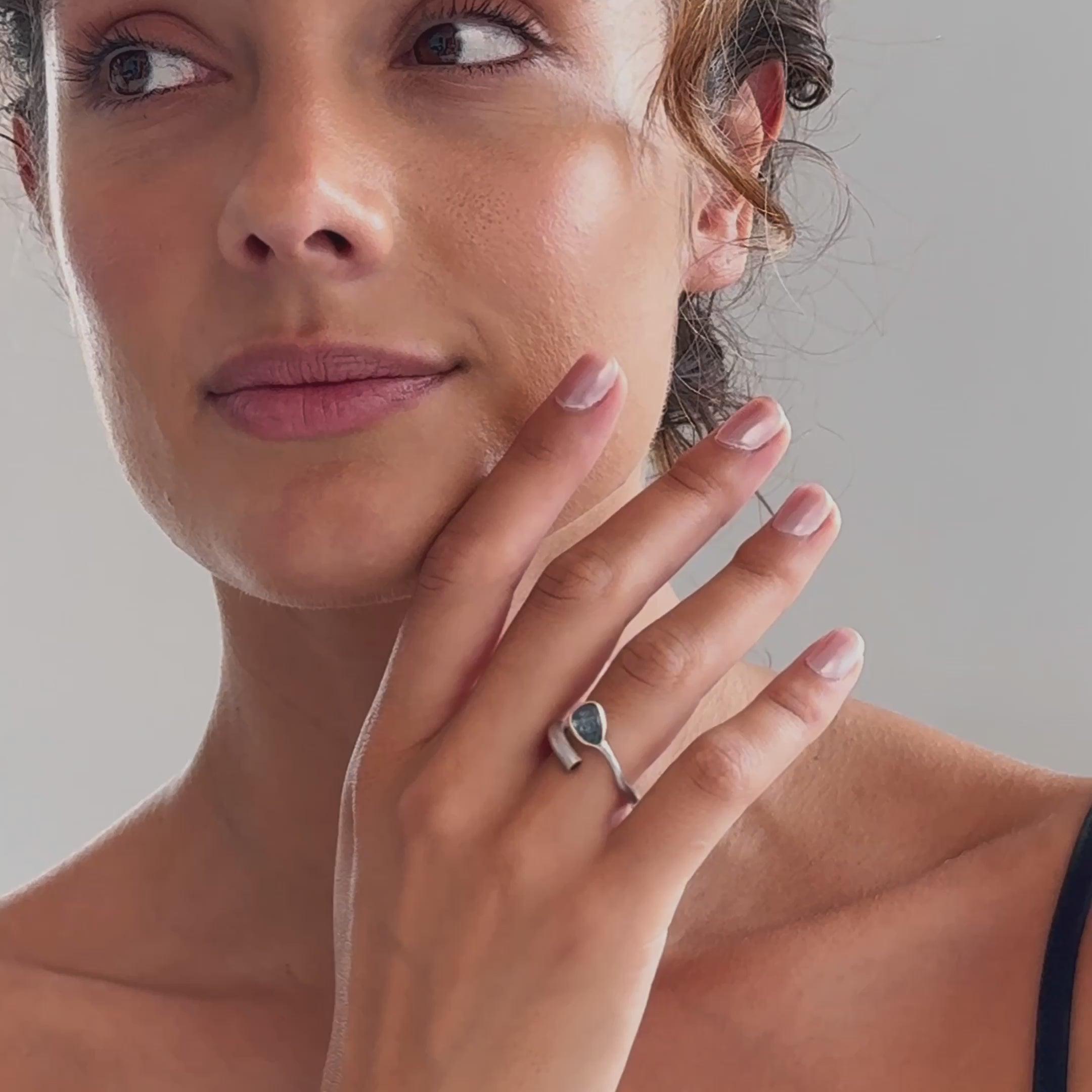 Shiro Blue Sapphire and Black Spinel Ring (White Rhodium)