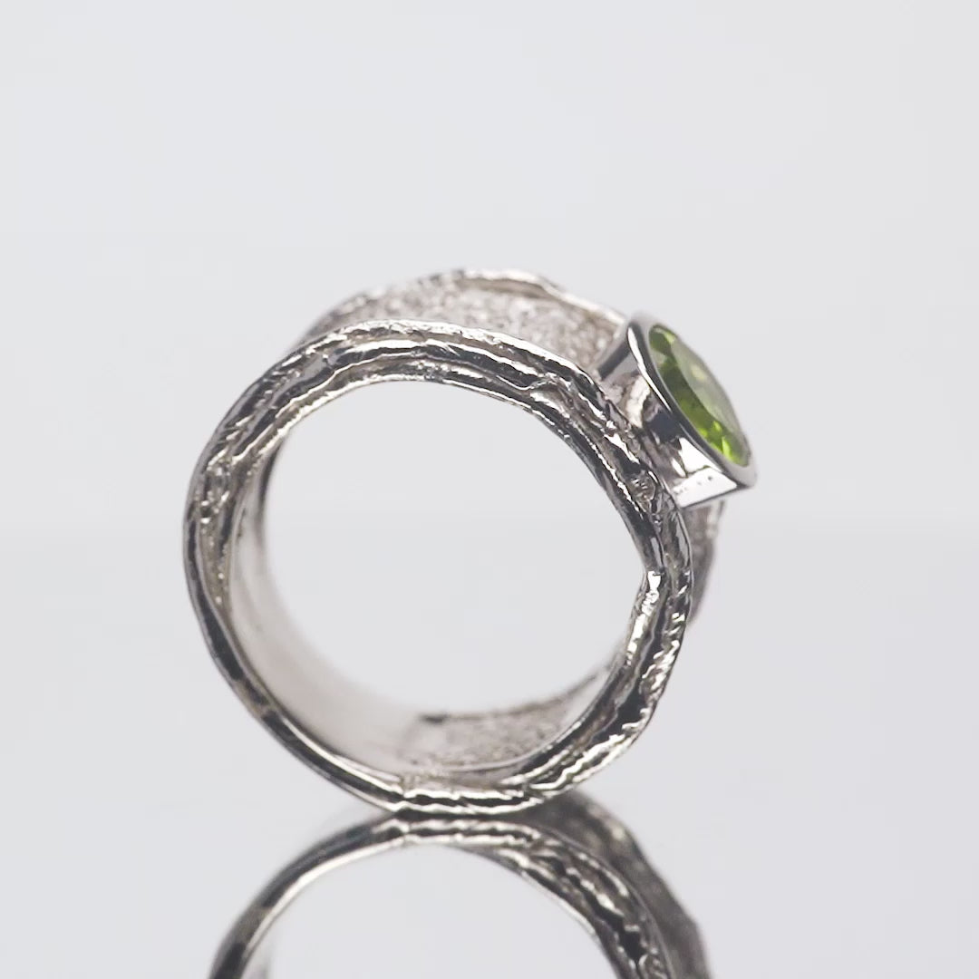 Arawn Peridot Ring