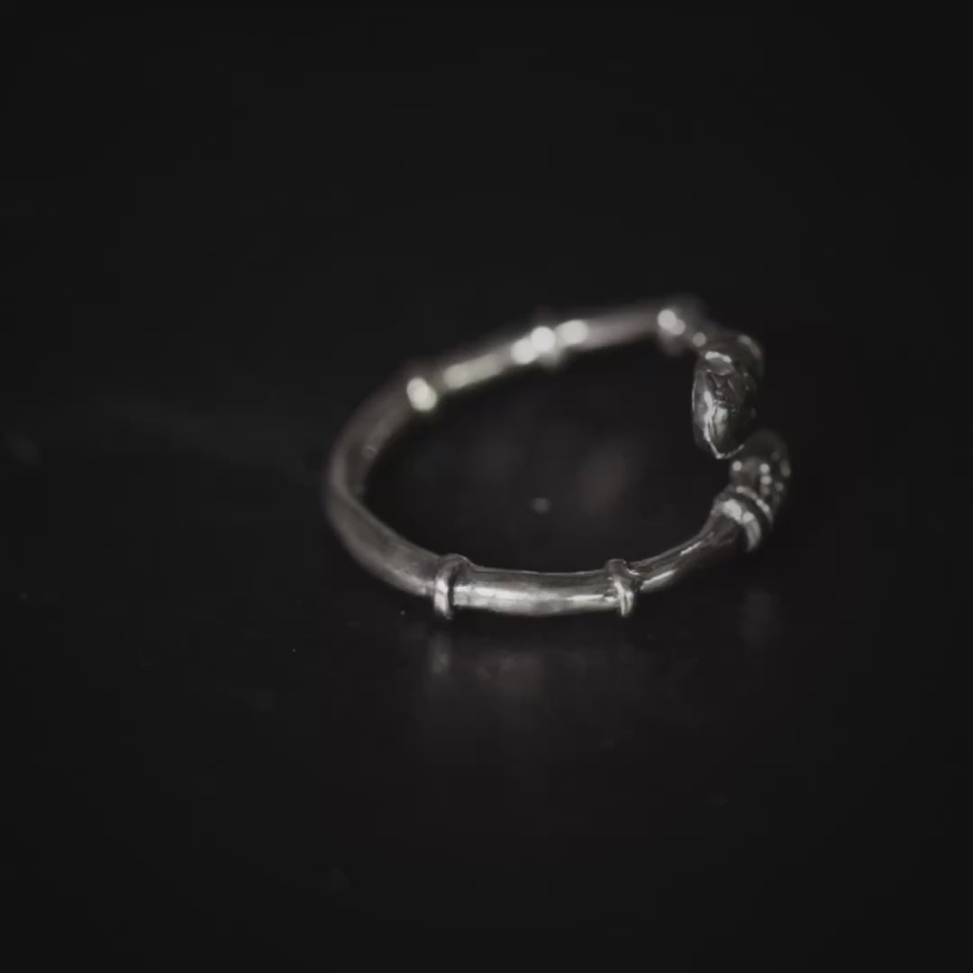 Helheim Minimalist 925 Sterling Silver Open Ring with Double Skull Design