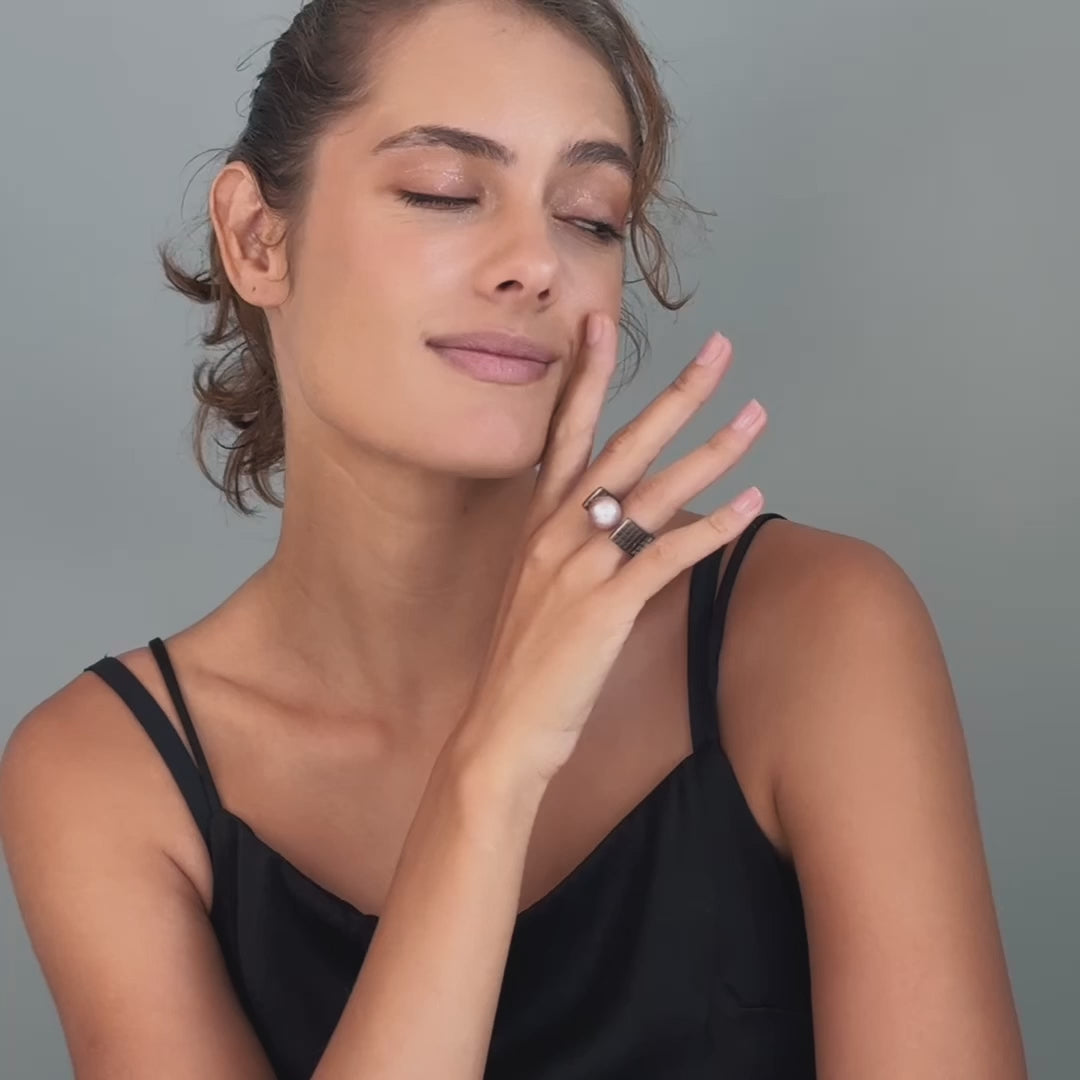 Syrra Purple Pearl Ring (Black Rhodium and 18K Gold)