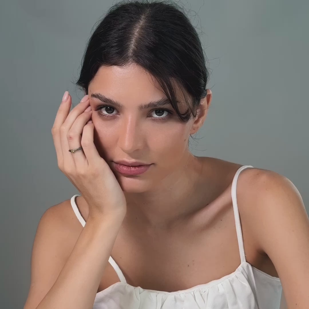 Kijan Minimalist Unisex Design Thin 925 Silver Ring with Natural Peridot (Ruthenium-Plated)