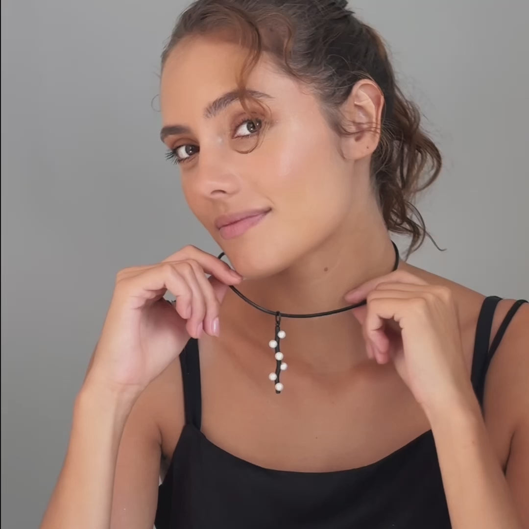 Kralen Minimalist Black Sterling Silver Pendant with Micro Pearl
