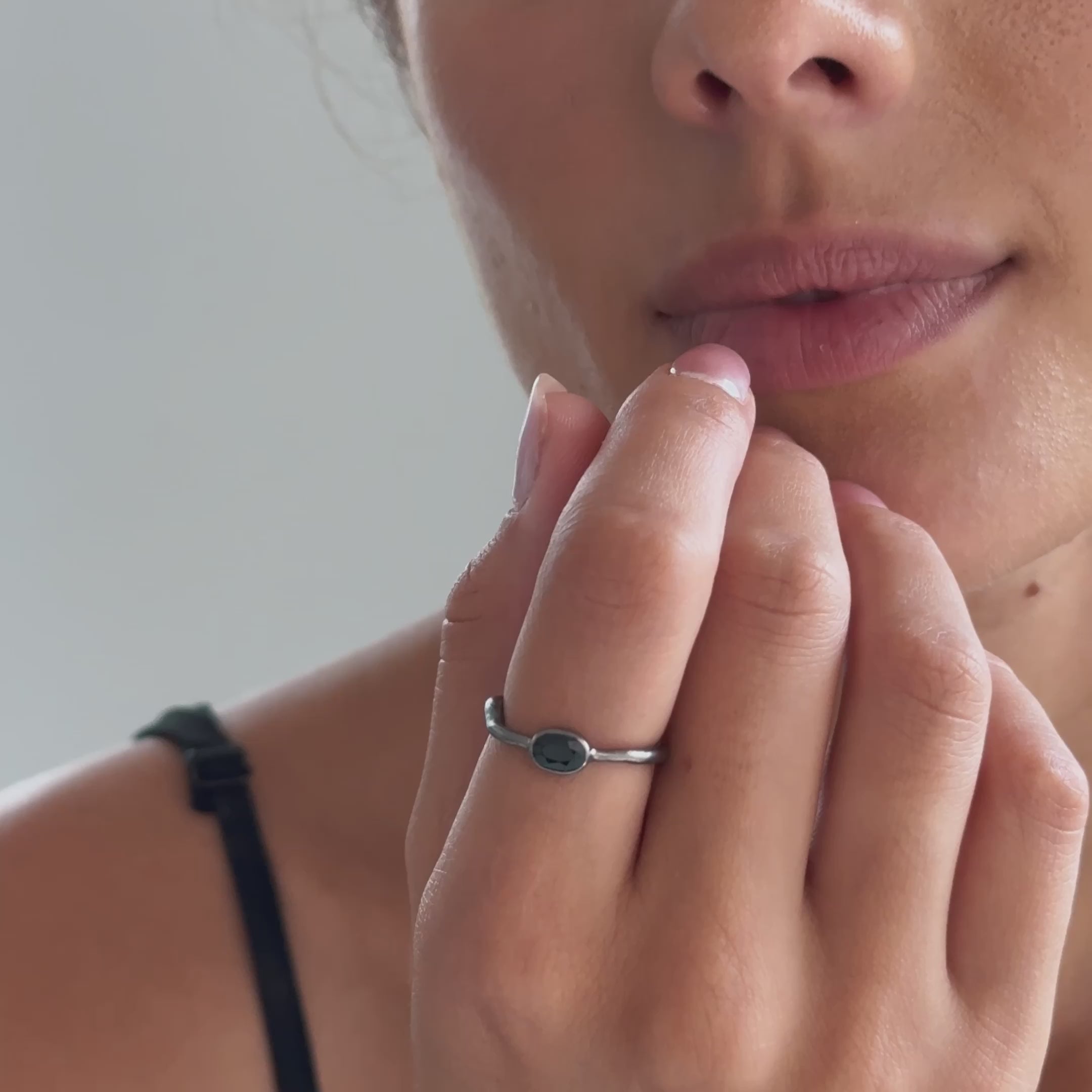 Sedon Sapphire Ring (Black Rhodium)
