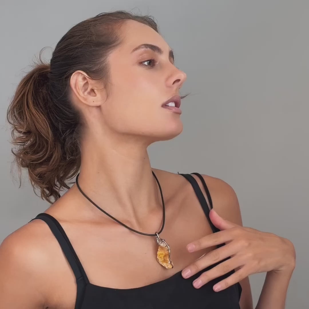 Ivi Singular Design Handcrafted 925 Silver Pendant with Natural Rough Citrine