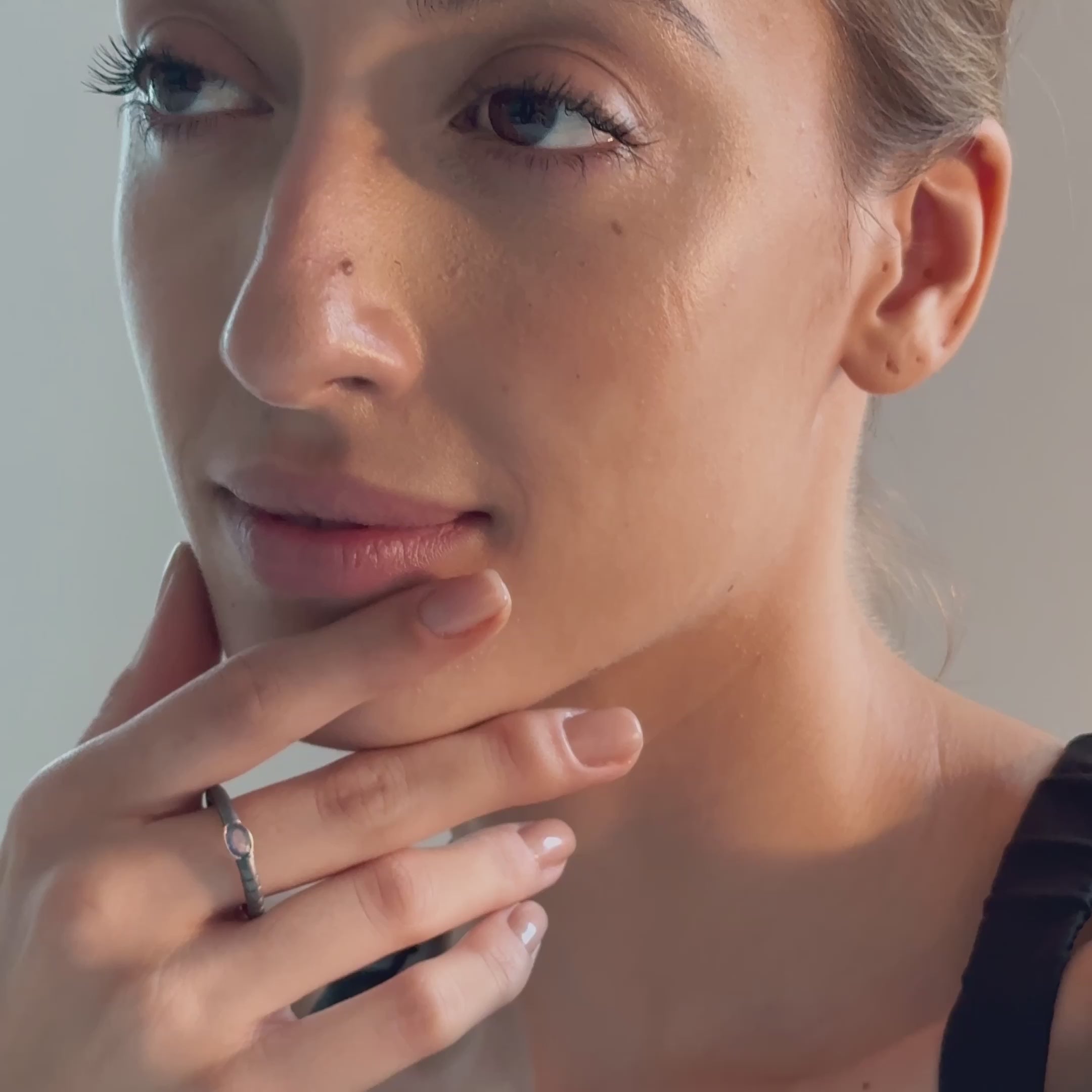 Kleo Blue Sapphire Ring (Black Rhodium)