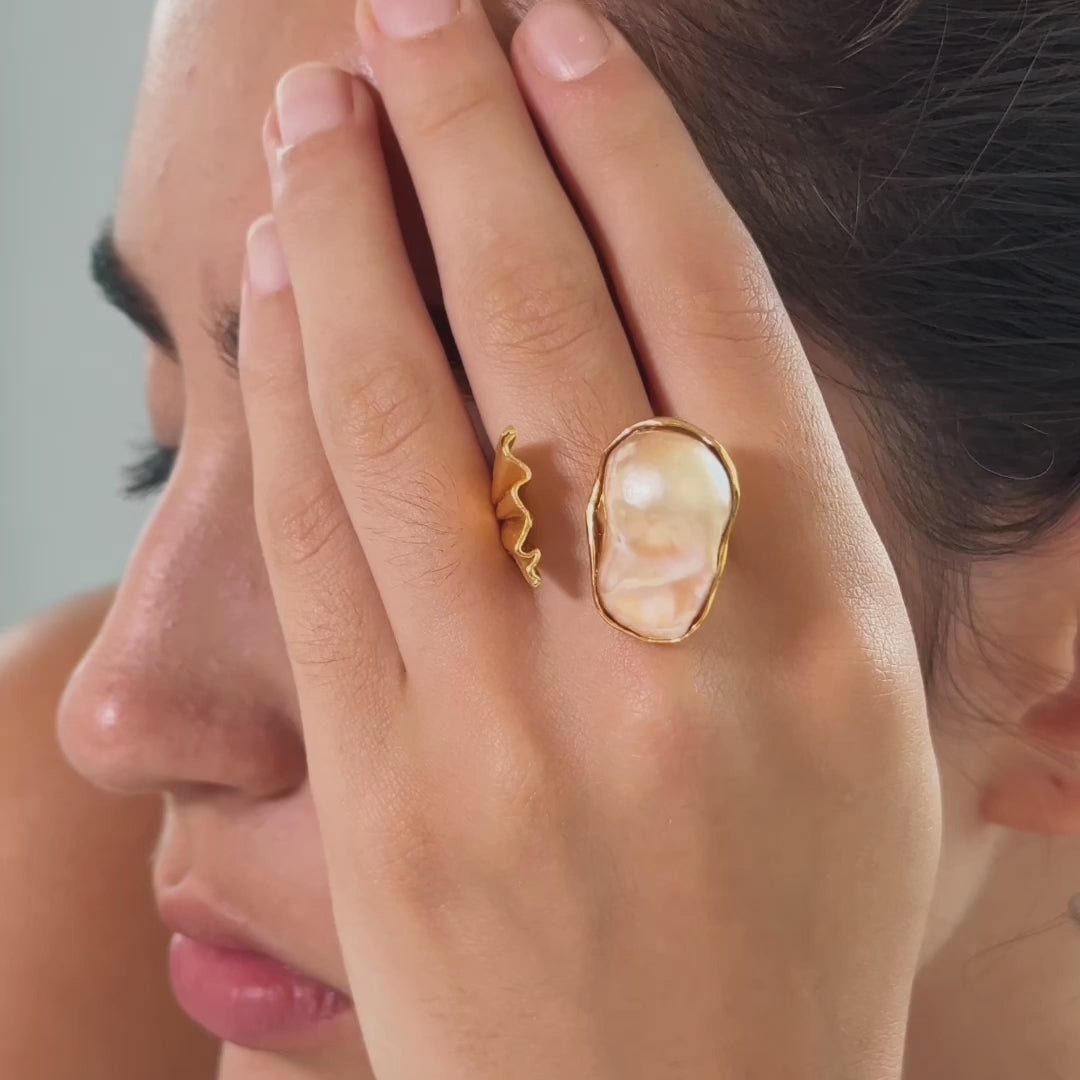 Niamh 18K Gold-plated Ring with Baroque Pearl in Textured Silver