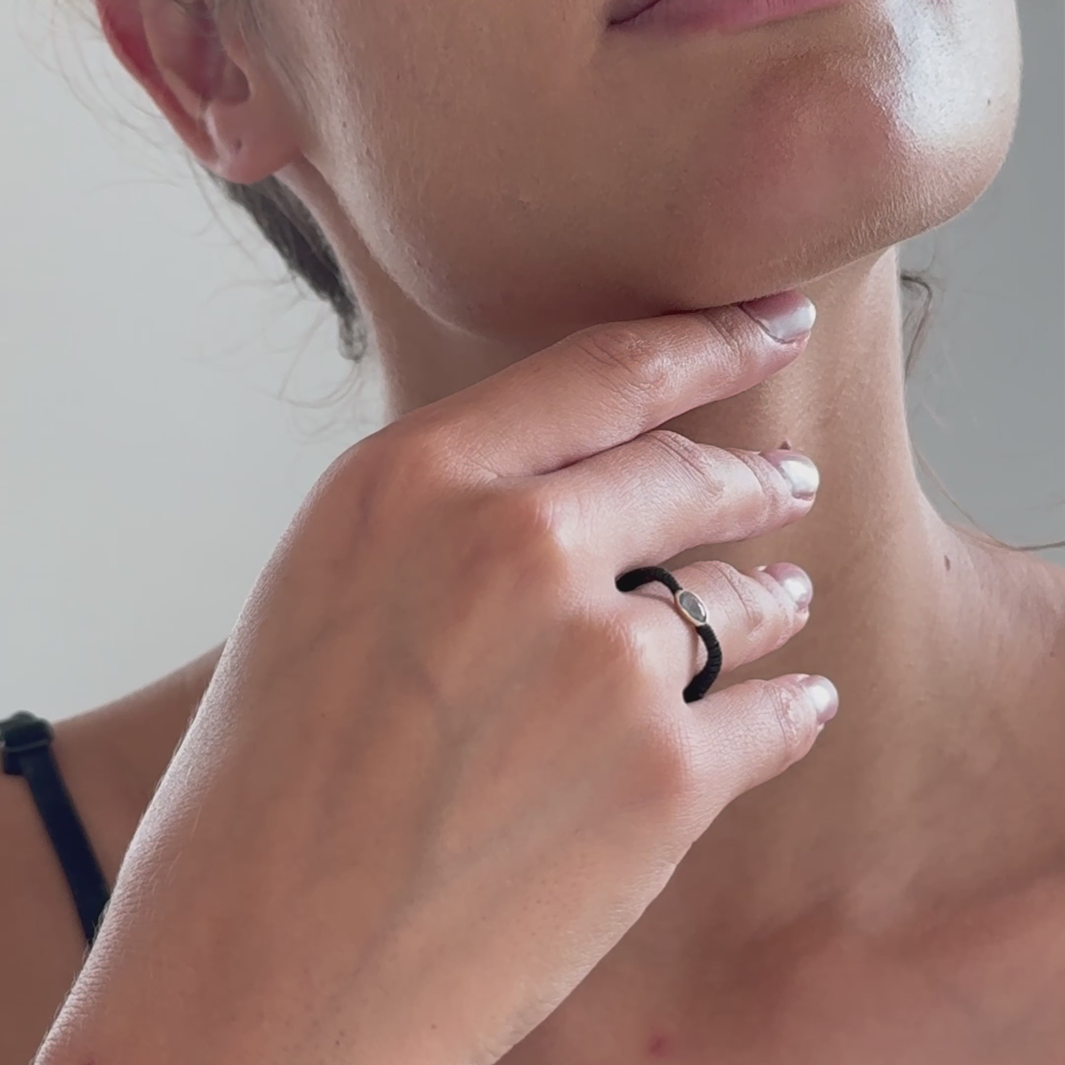 Aswa Blue Sapphire Ring (Black Anthracite)