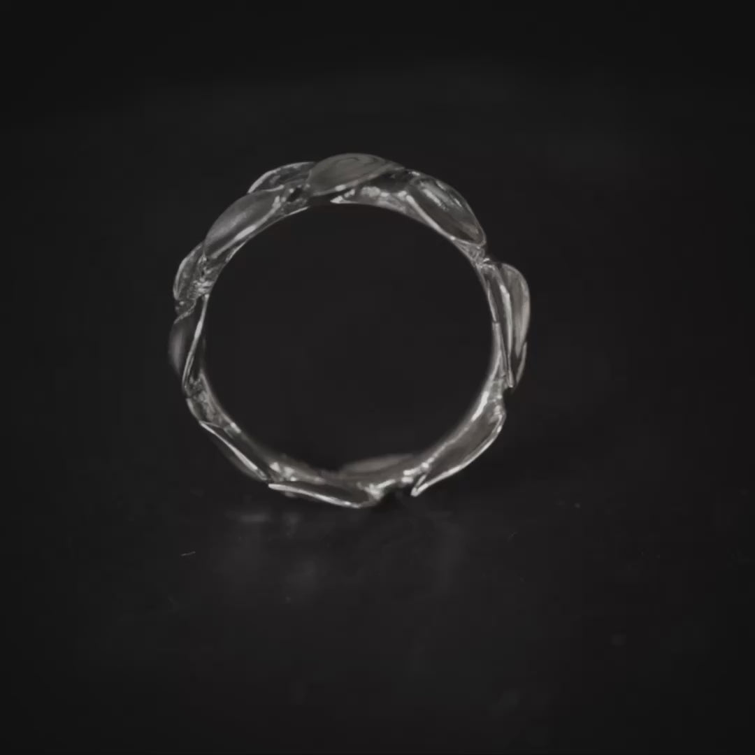 Cendre Unisex Oxidized Silver Ring with Wreath Inspired Plant Ornament