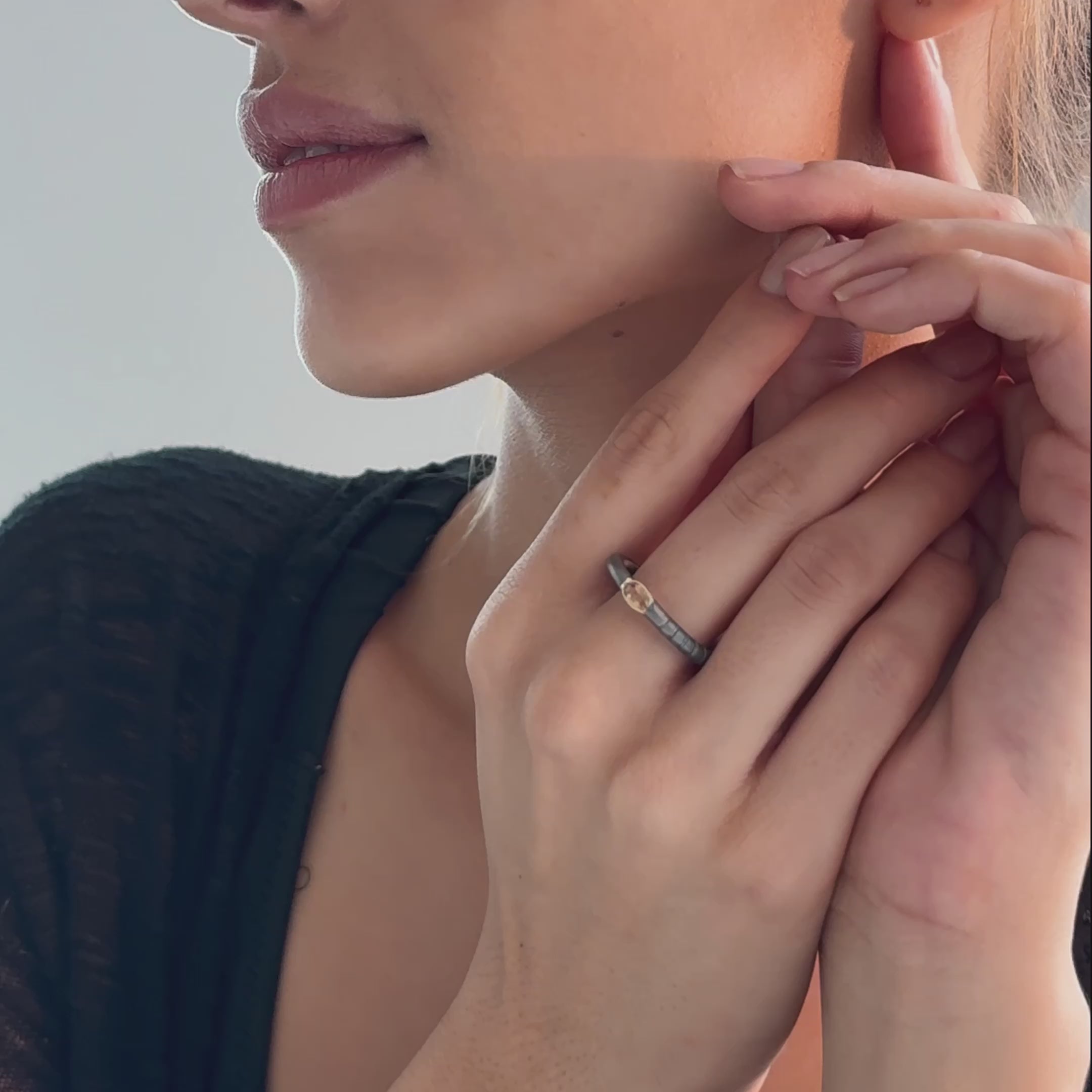 Juna Orange Sapphire Ring (Black Rhodium)