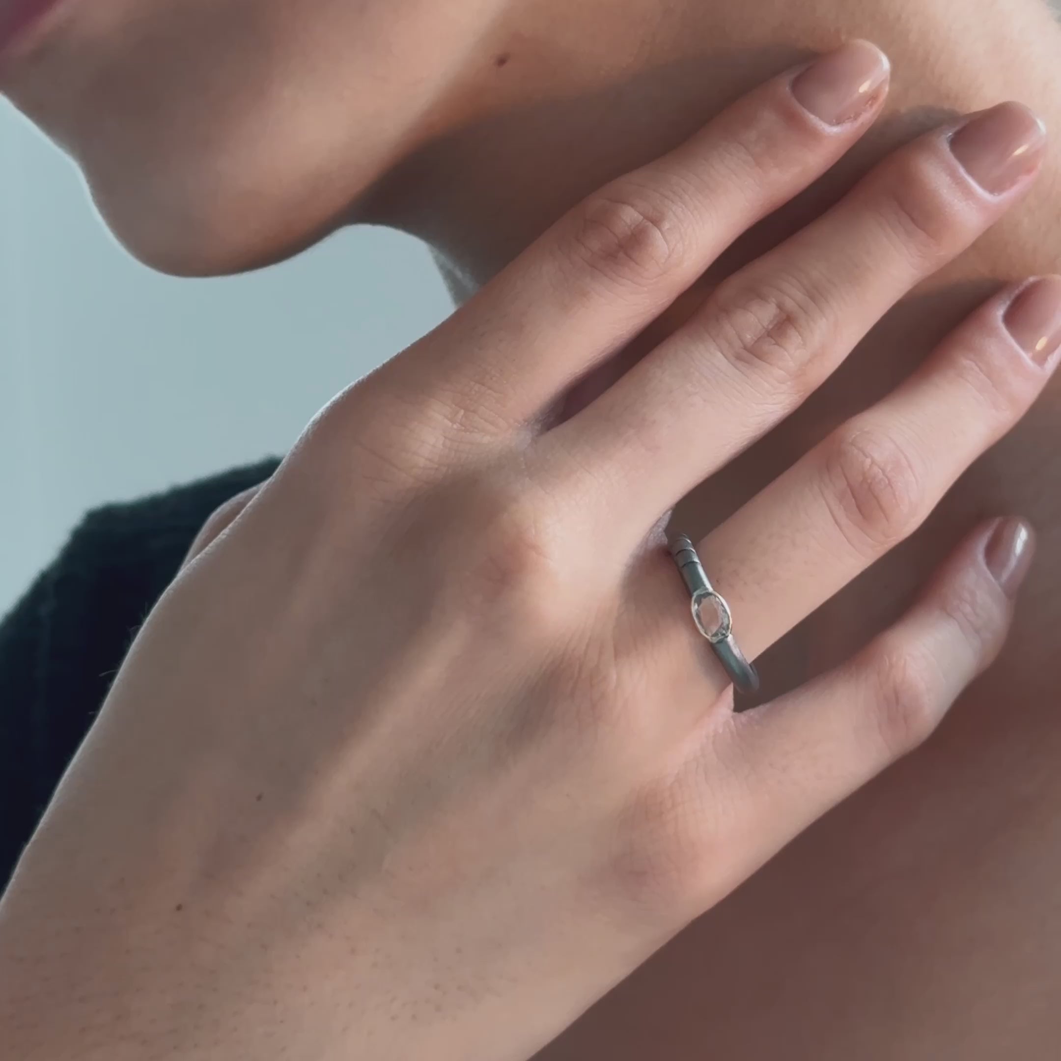 Thina Green Sapphire Ring (Black Rhodium)