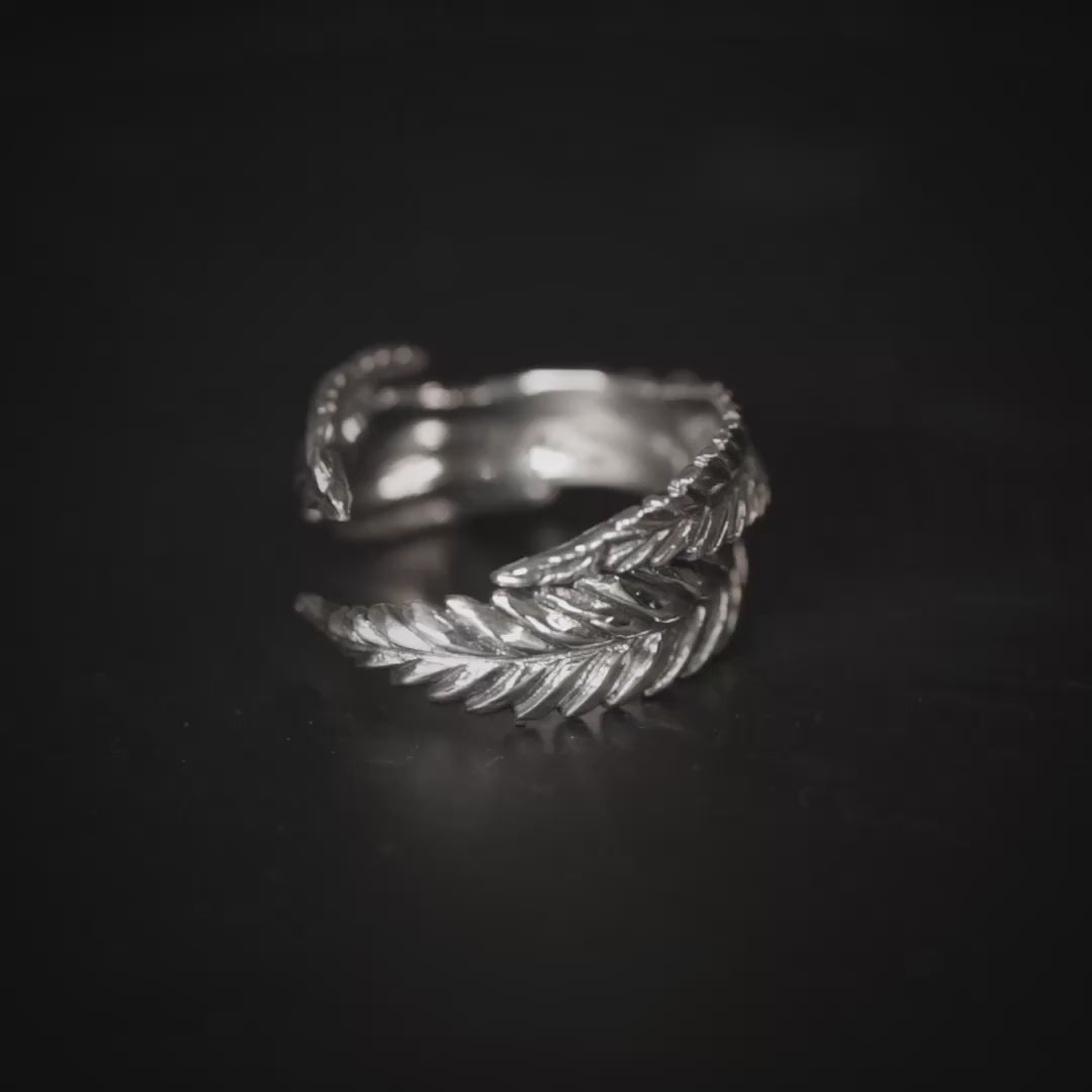 Bryo Unisex Oxidized 925 Silver Ring with Textured Leaf Design