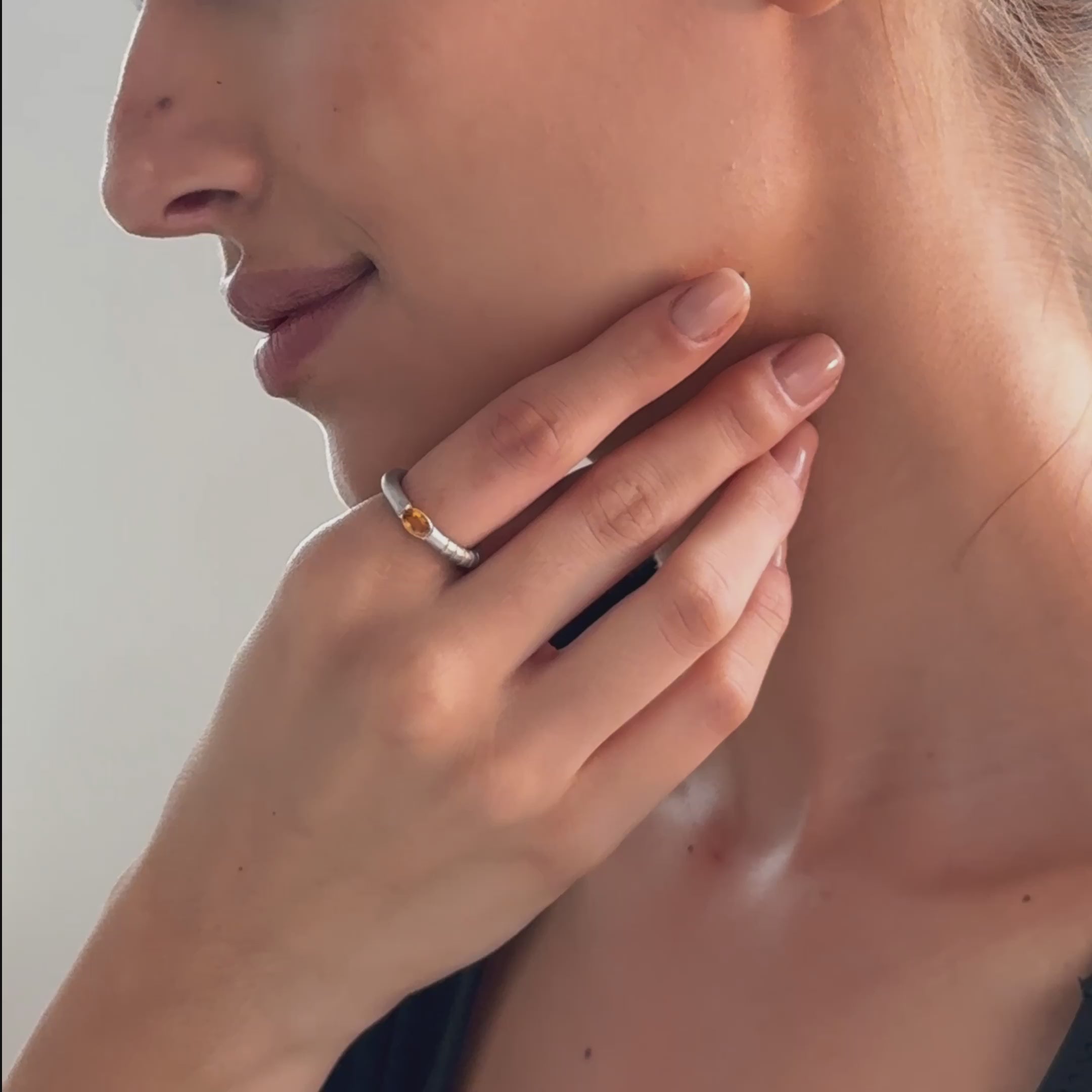 Juna Orange Sapphire Ring (White Rhodium)