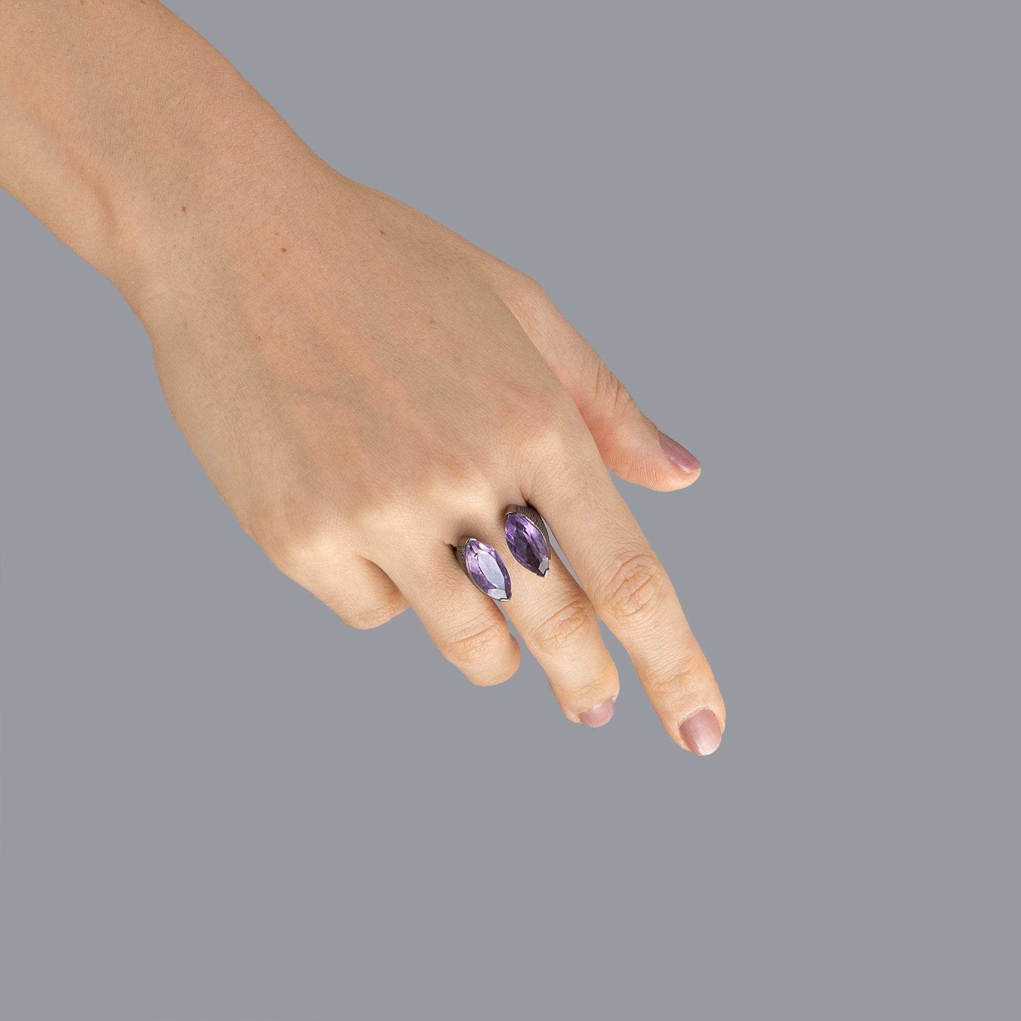 Roones Open Design Blackened 925 Silver Ring with Princess-cut Amethyst