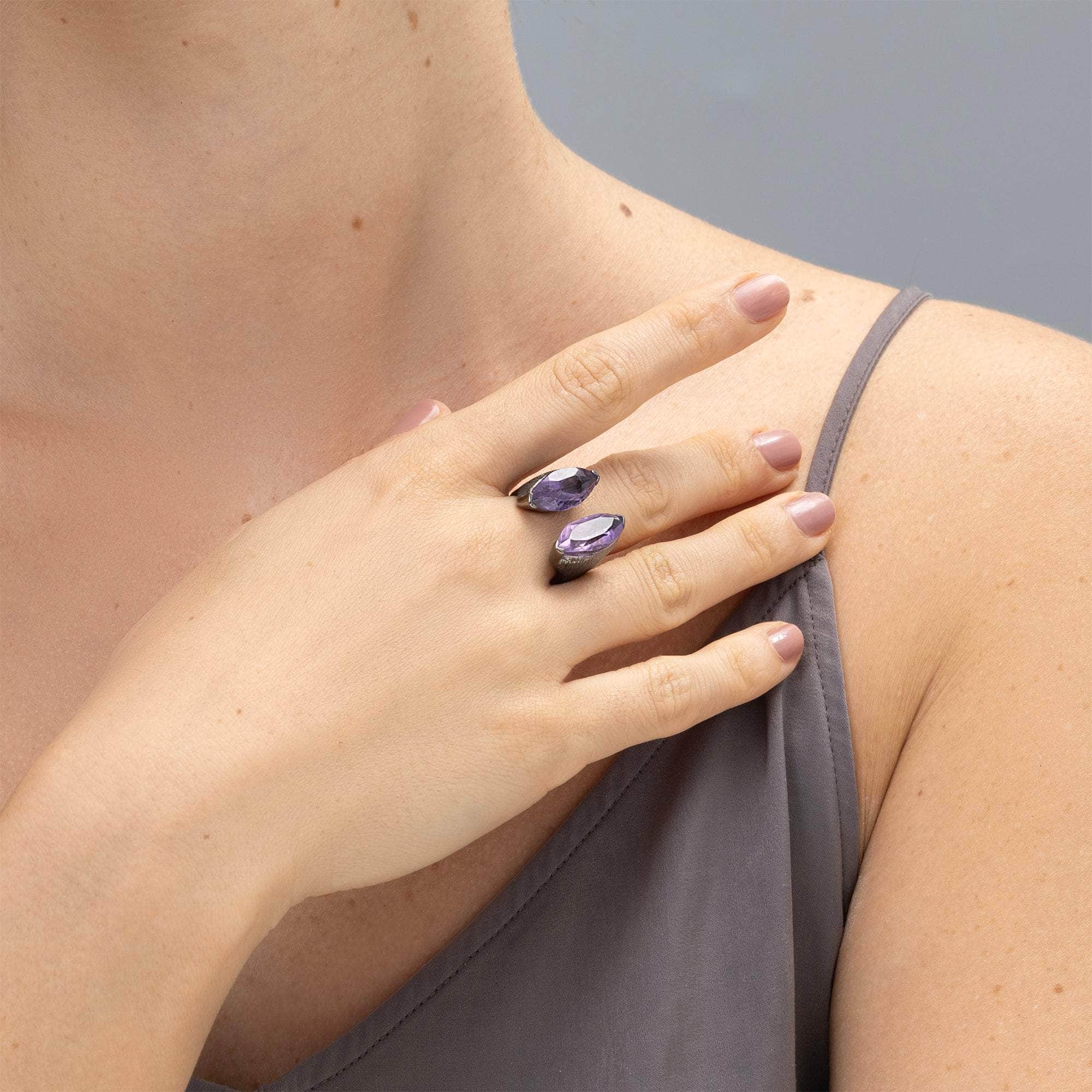 Roones Open Design Blackened 925 Silver Ring with Princess-cut Amethyst