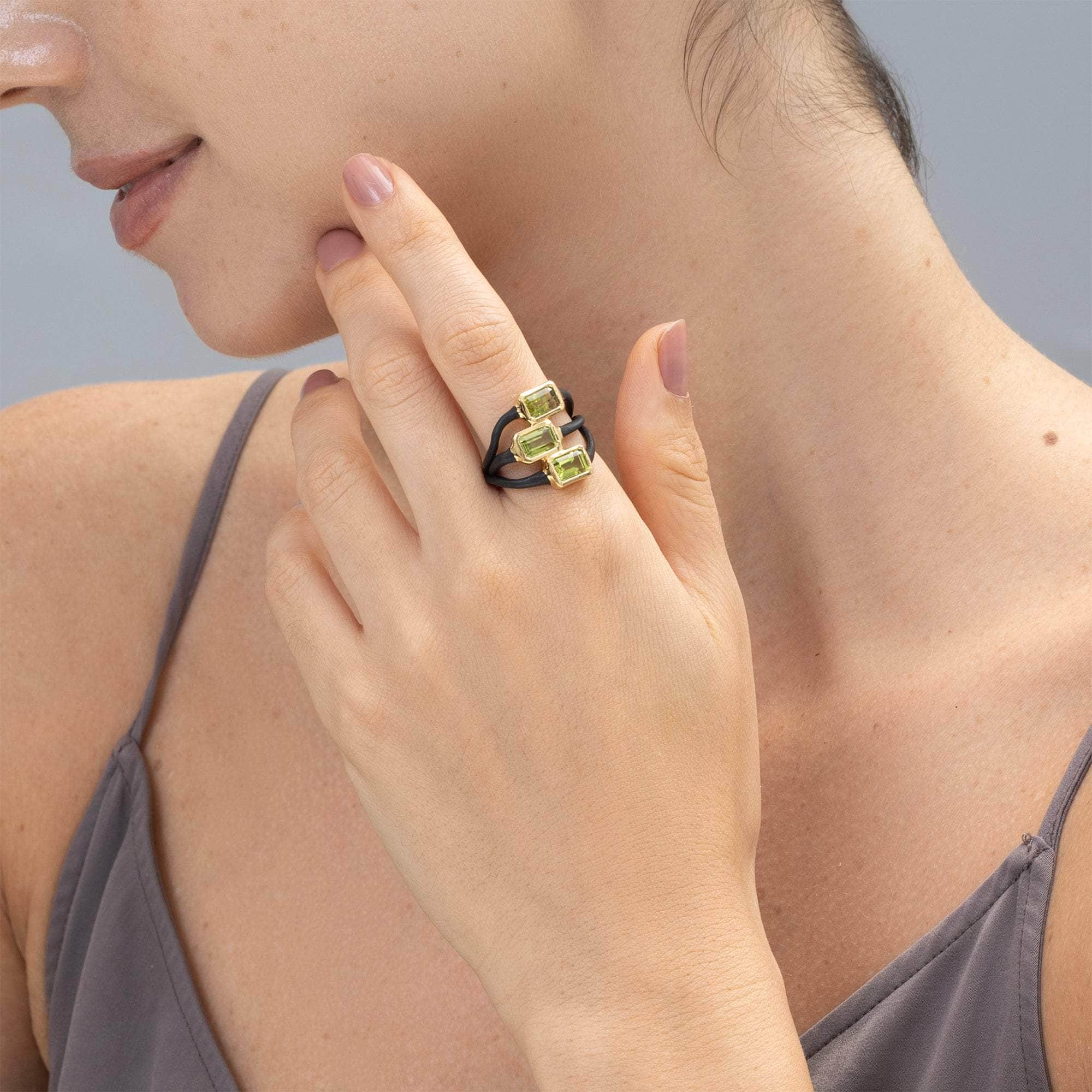 Tattu 925 Silver Triple Peridot Ring (Black Anthracite & 18K Gold-Plated)