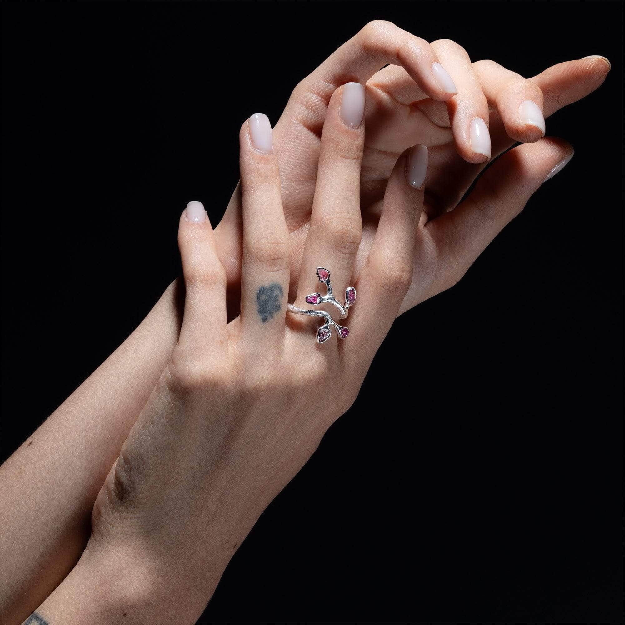 Tinta Nature-Inspired Sterling Silver Ring with Raw Ruby