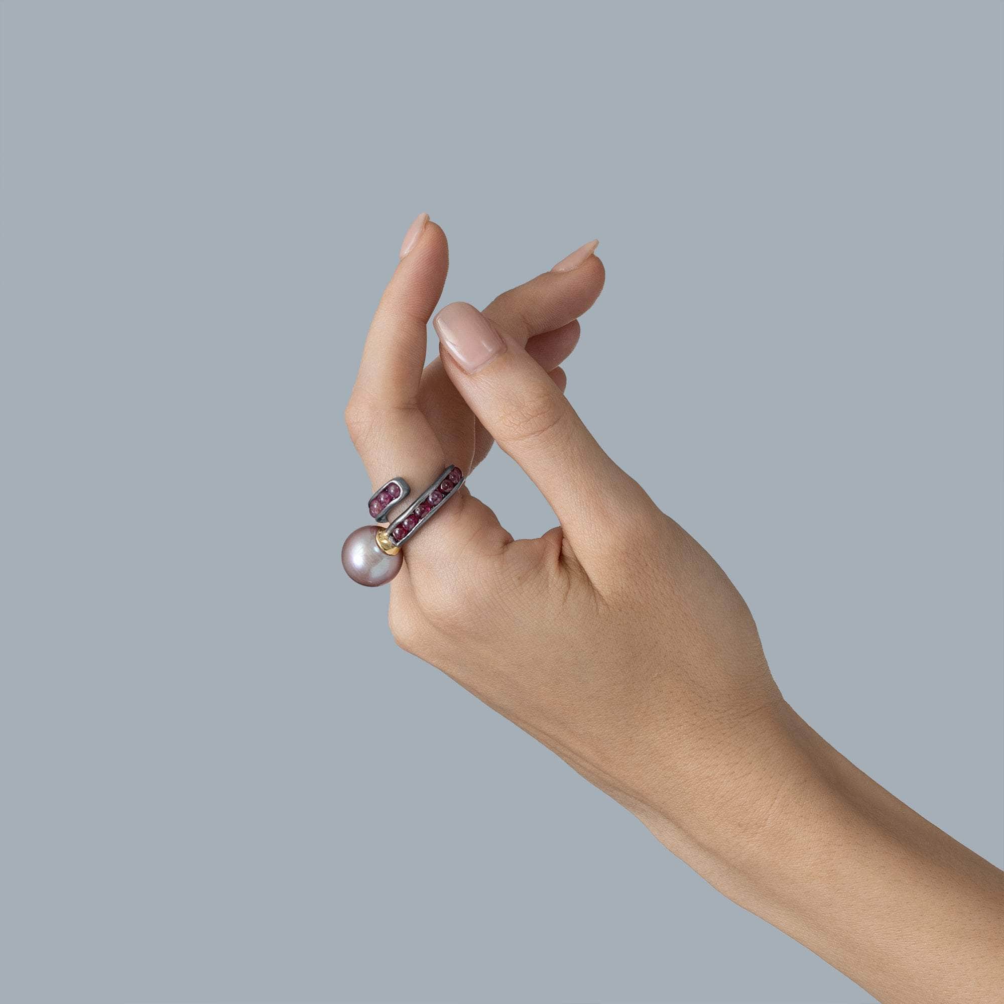 Aqualore Purple Pearl and Ruby Ring (Black Rhodium, Gold 18K) GERMAN KABIRSKI