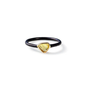 Aspa Rough Yellow Sapphire Ring (Anthracite) GERMAN KABIRSKI