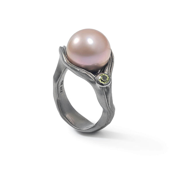 Redon Purple Pearl and Peridot Ring (Black Ruthenium) GERMAN KABIRSKI