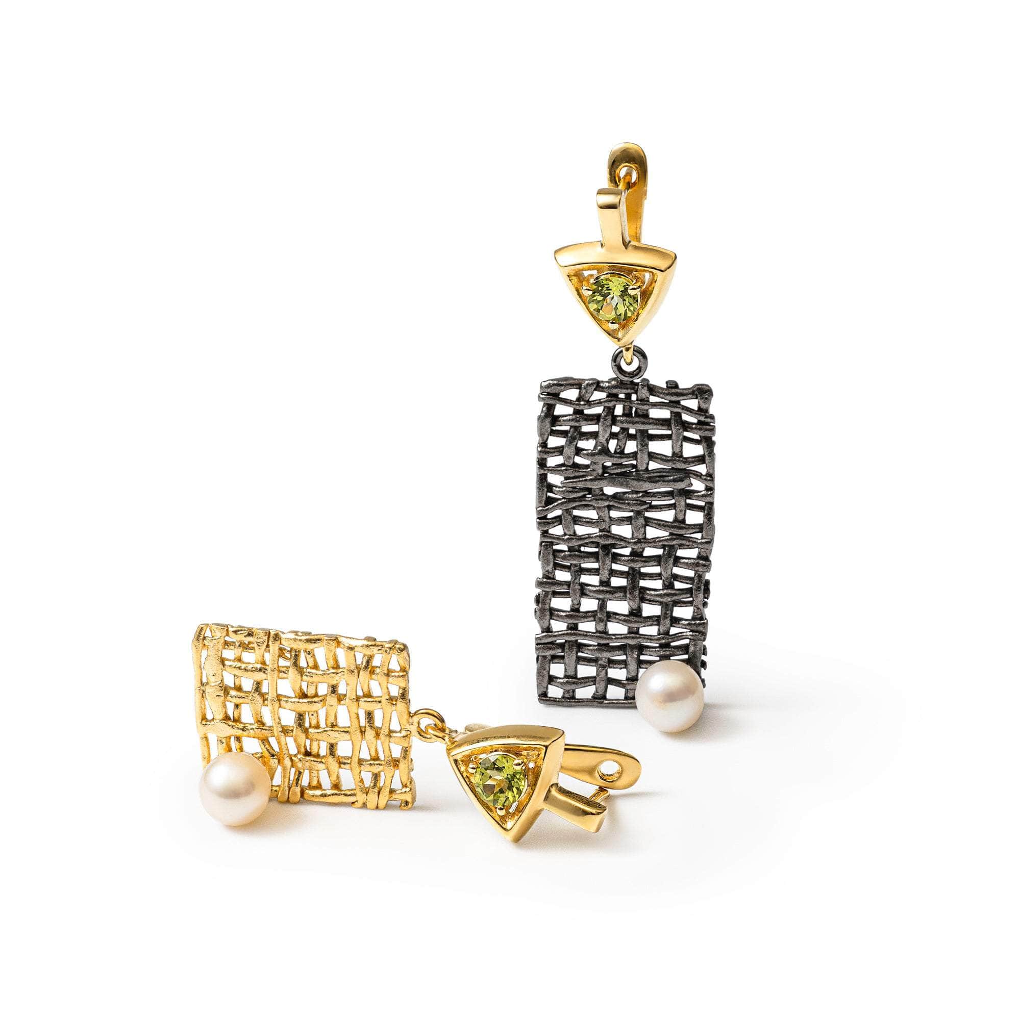 Cores White Pearl and Peridot Earrings (Black Ruthenium and Gold 18K) GERMAN KABIRSKI