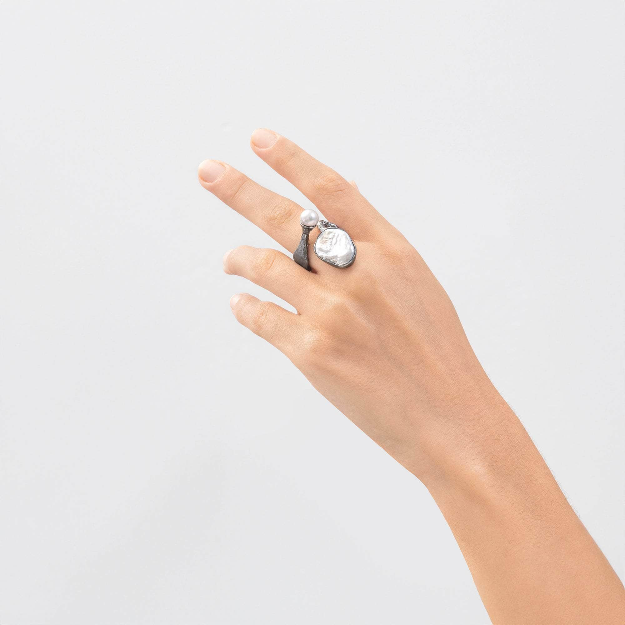 Albah Baroque Pearl and White Pearl Ring (Black Rhodium) GERMAN KABIRSKI