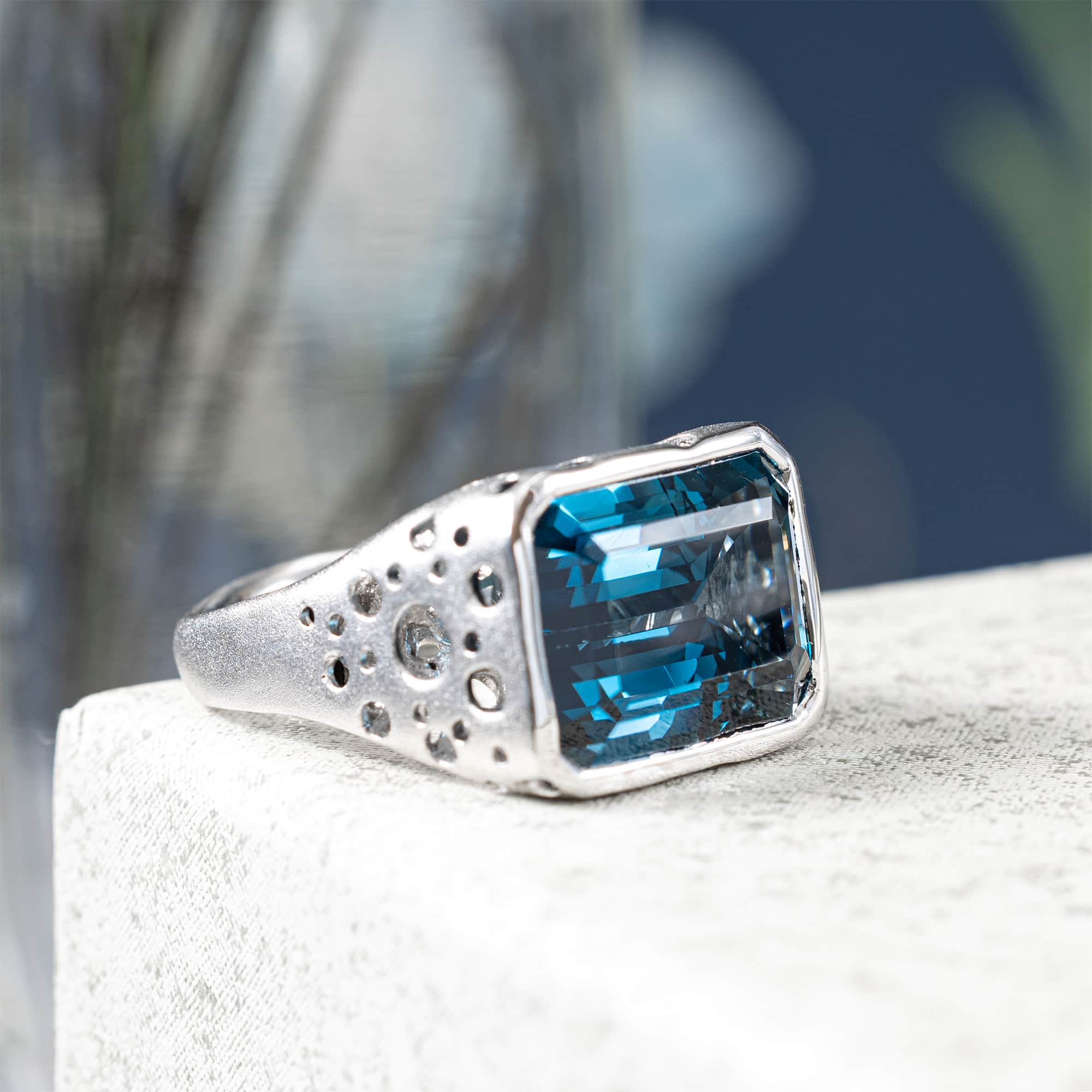 Huron Singular Edition White Rhodium-Plated Sterling Silver Ring With Blue Topaz
