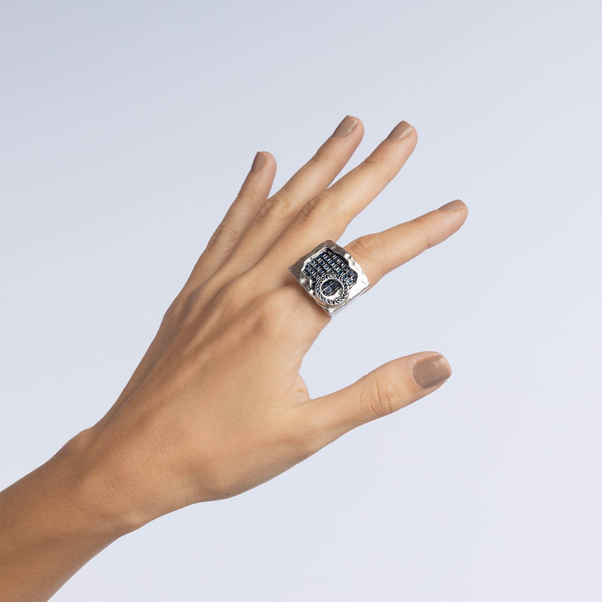 Arawin Sapphire Ring