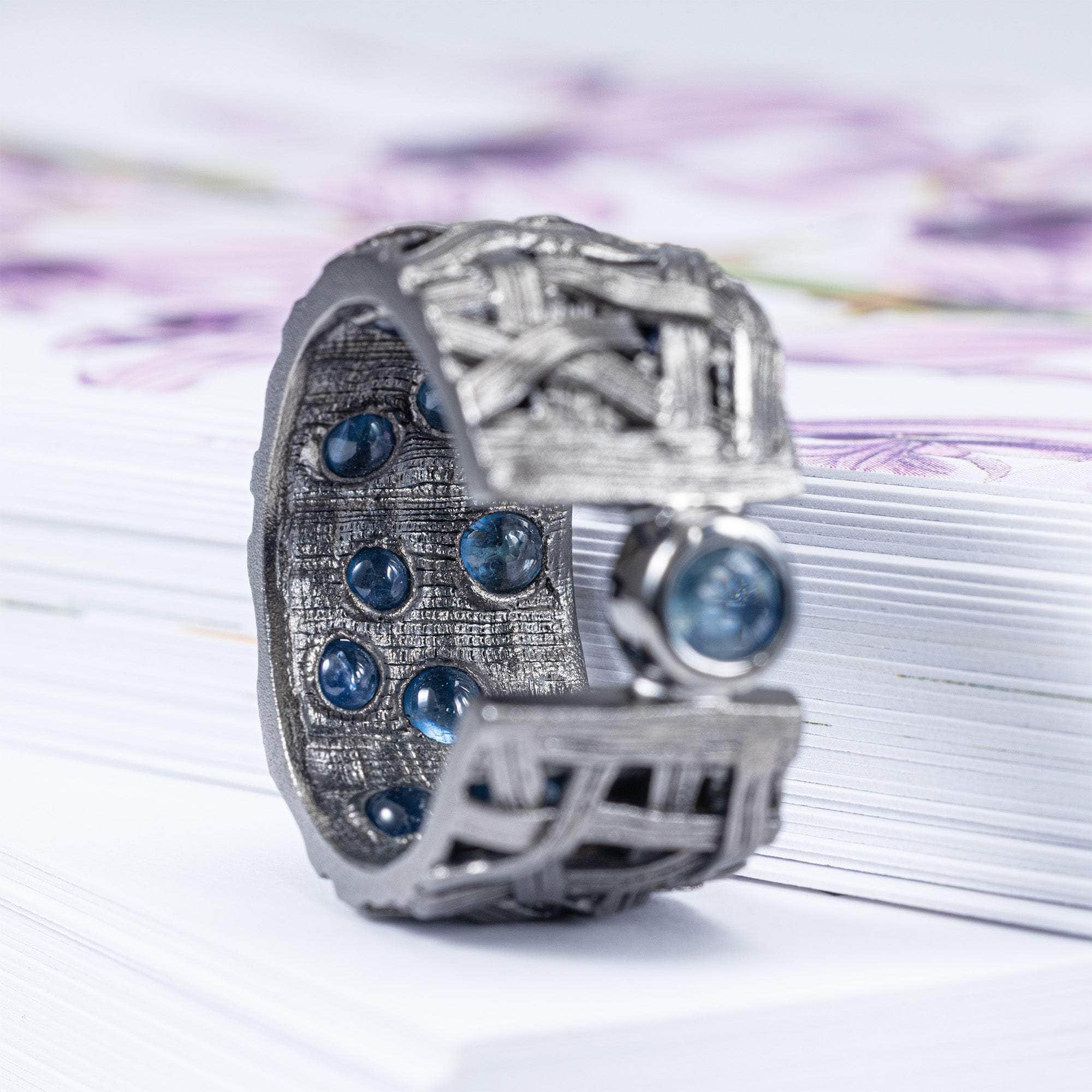 Luna Collectible Egoist Ring with 5.55 Carat Blue Sapphire in Textured Silver Band