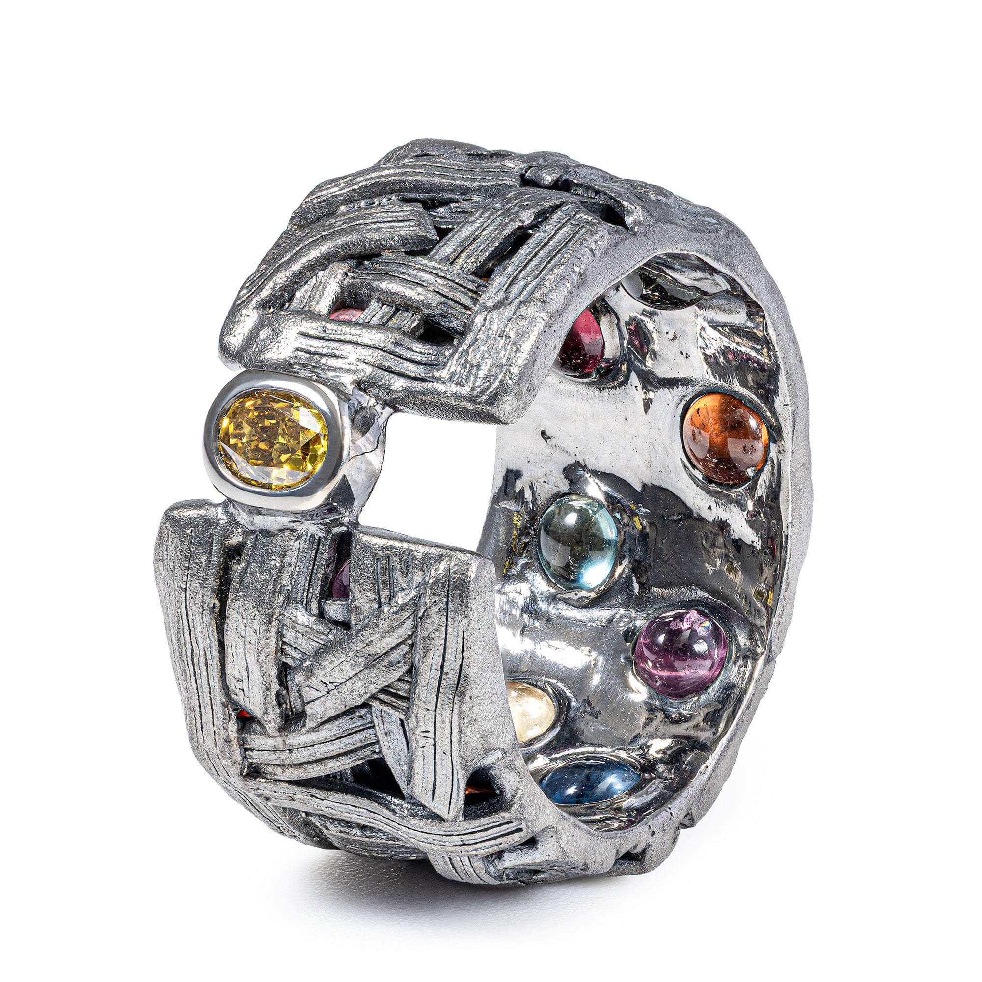 Psyche Singular Egoist Ring with 0.24 Carat Golden Olive Diamond & Hidden Mixed Color Sapphires In Sterling Silver