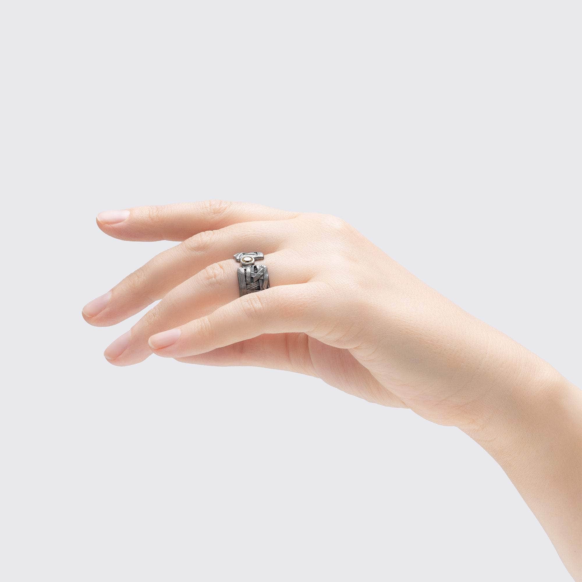 Psyche Singular Egoist Ring with 0.24 Carat Golden Olive Diamond & Hidden Mixed Color Sapphires In Sterling Silver
